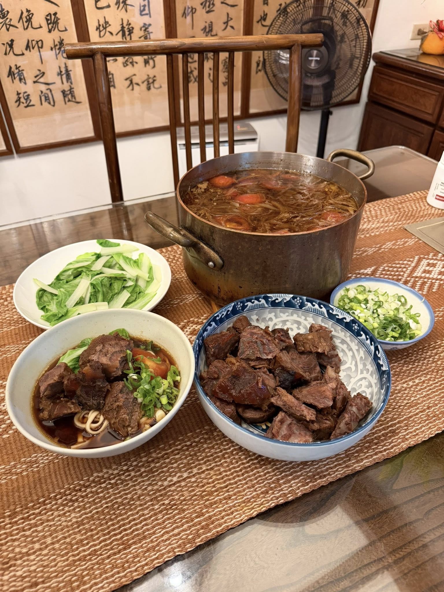 我家只要滷牛腱,就會順便做碗牛肉麵,今日的晚餐。