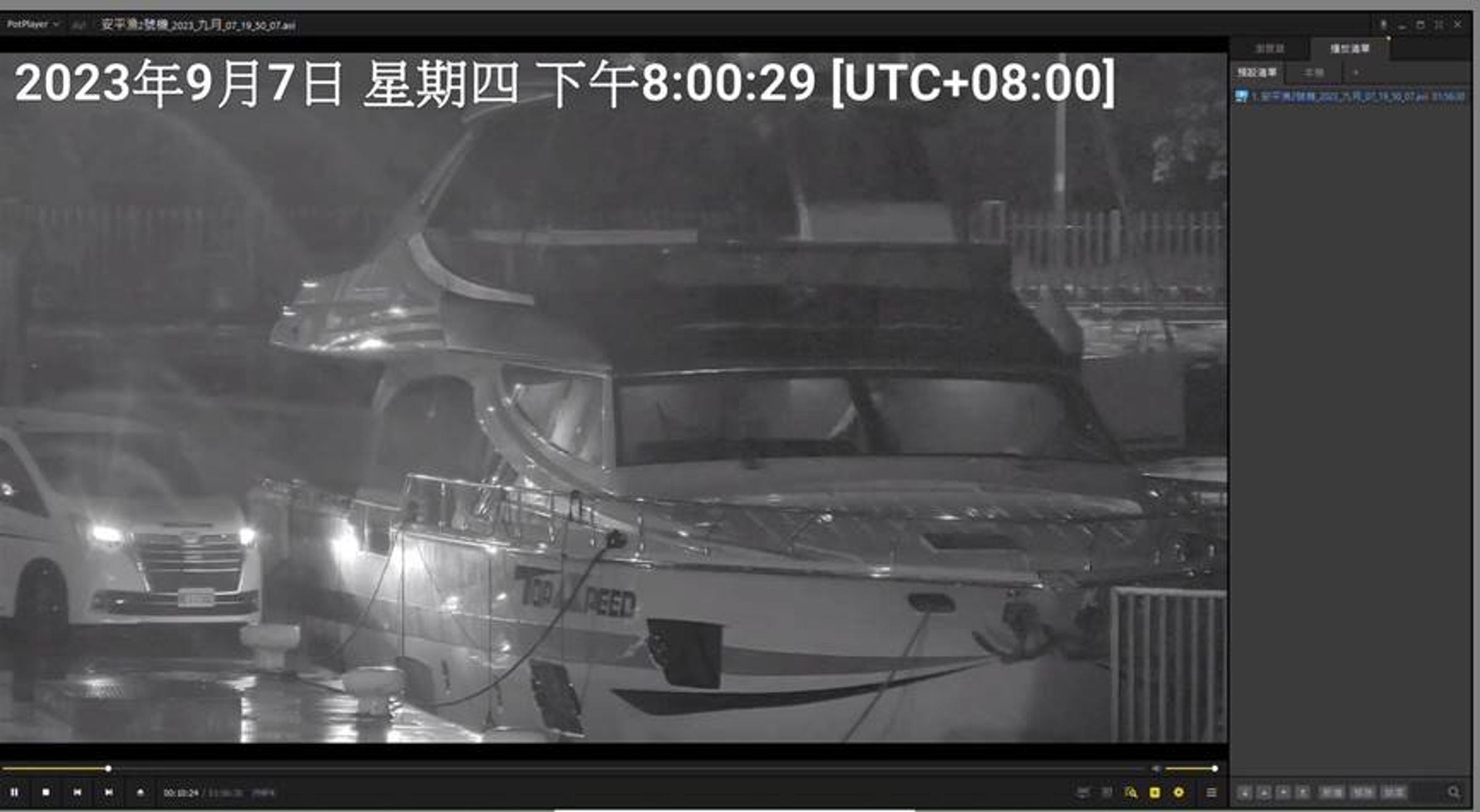朱國榮從停靠在遊艇旁的廂型車下車後，快速跳上快艇棄保潛逃，監視器畫面首度曝光。（最高檢提供）  