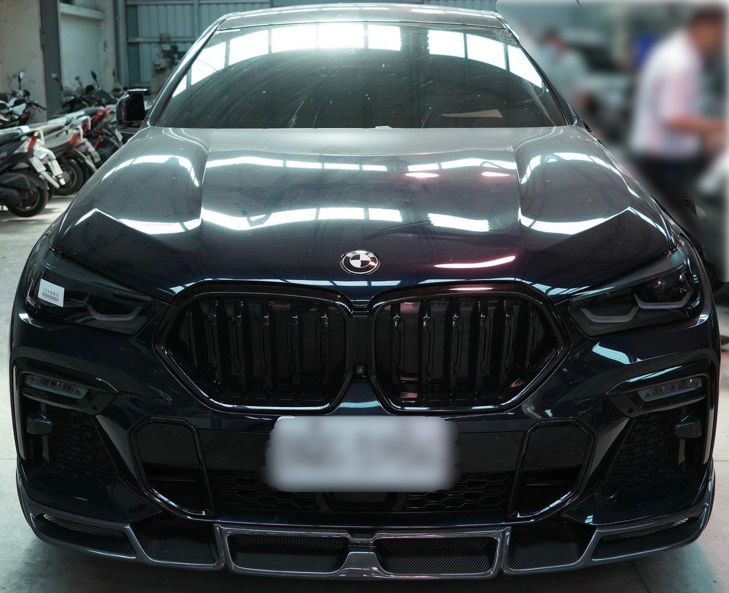 查扣的其中一輛已拍得200 萬元。（中檢提供）