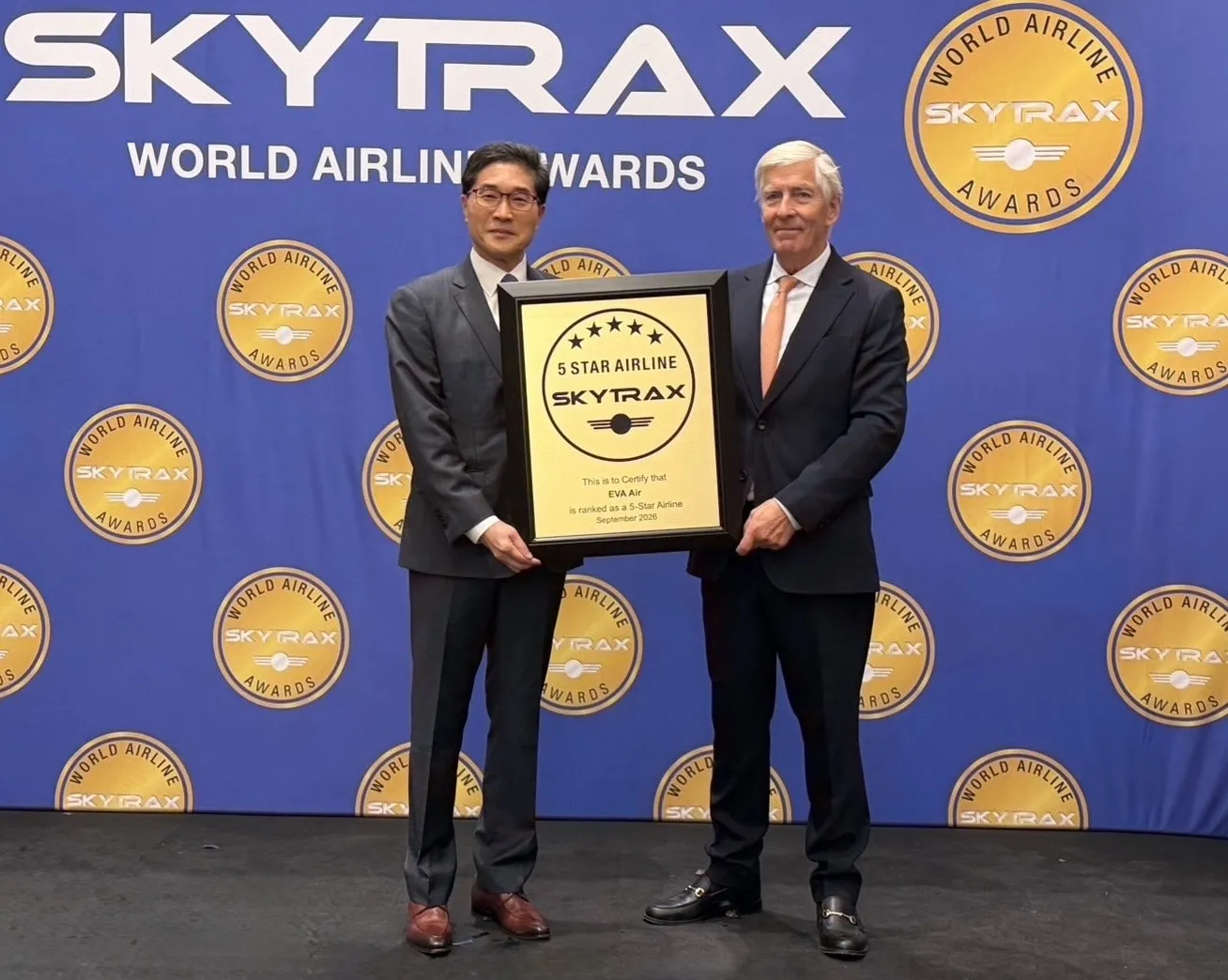 航空情報／長榮航空勇奪SKYTRAX「全球最佳豪華經濟艙」「最佳豪華經濟艙服務用品」及「全球最佳家庭友善航空公司」三項世界第一　連續11年榮獲SKYTRAX五星級航空公司殊榮