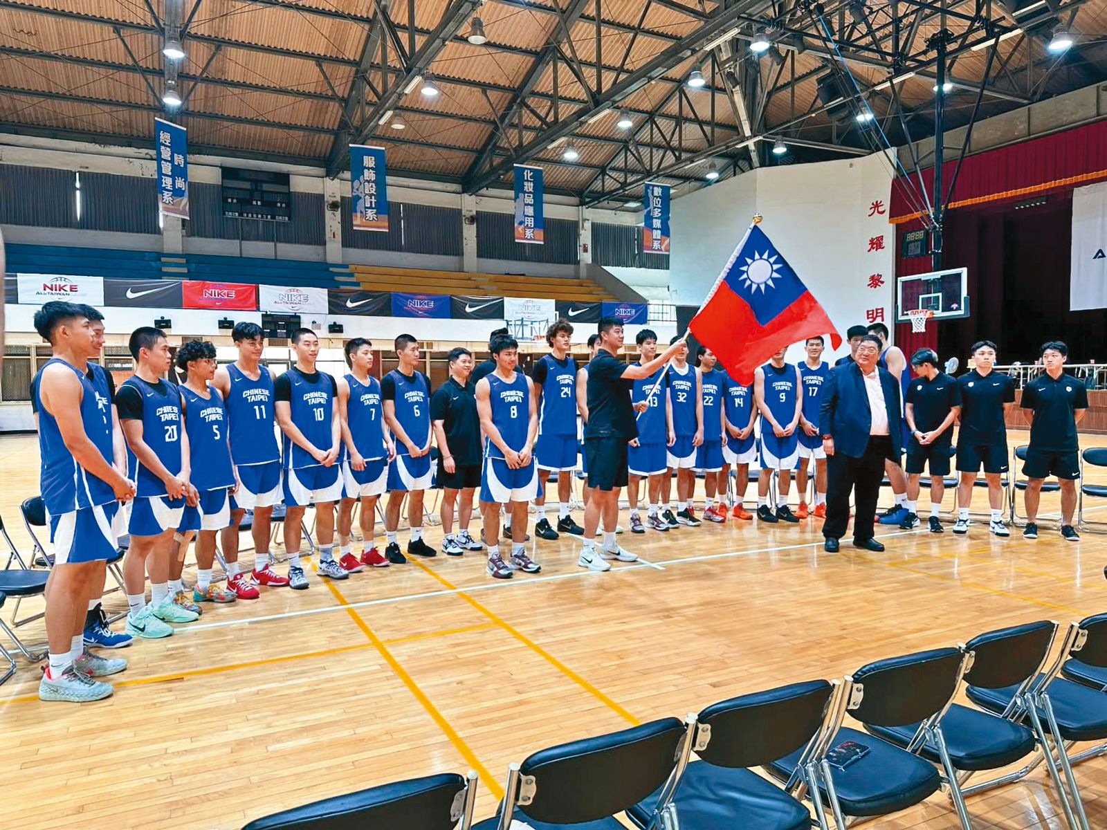 辜公怡缺席U18中華男籃代表隊上月底授旗儀式，在網路社群引發熱議。（翻攝籃協臉書）