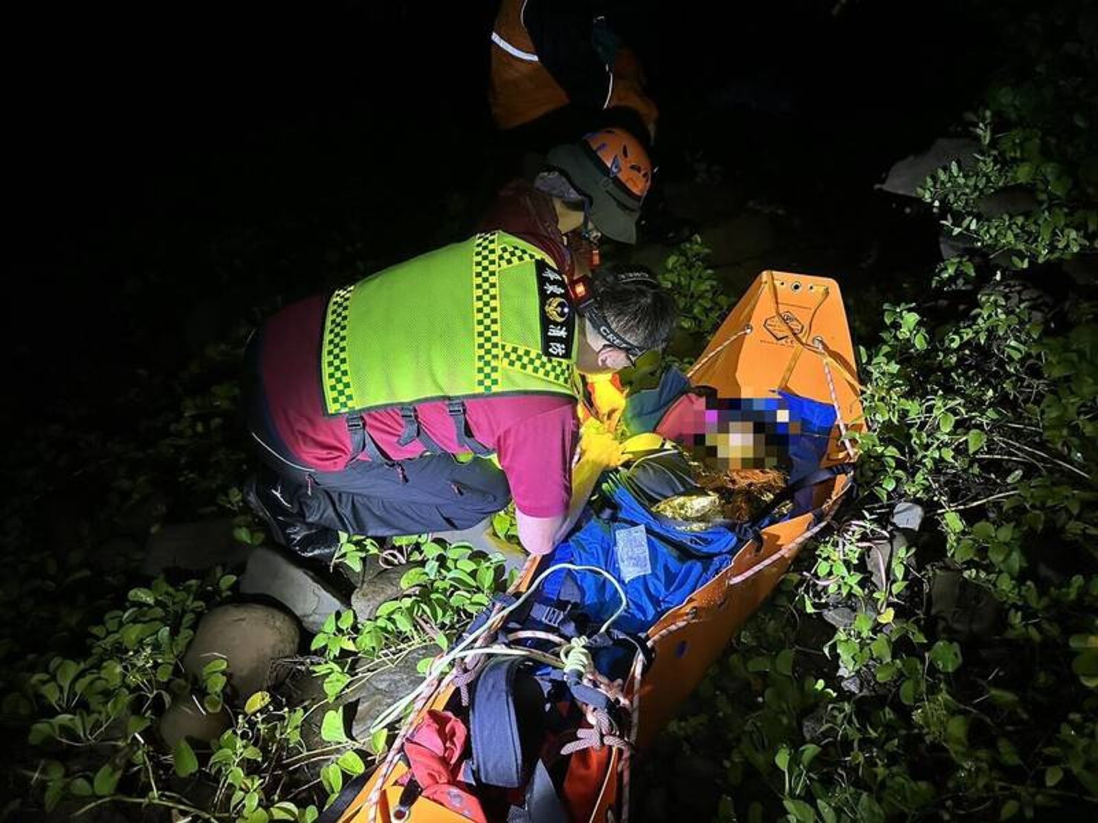 淨灘探勘卻闖國家公園禁區 墾丁爆虎頭蜂攻擊釀2死1傷