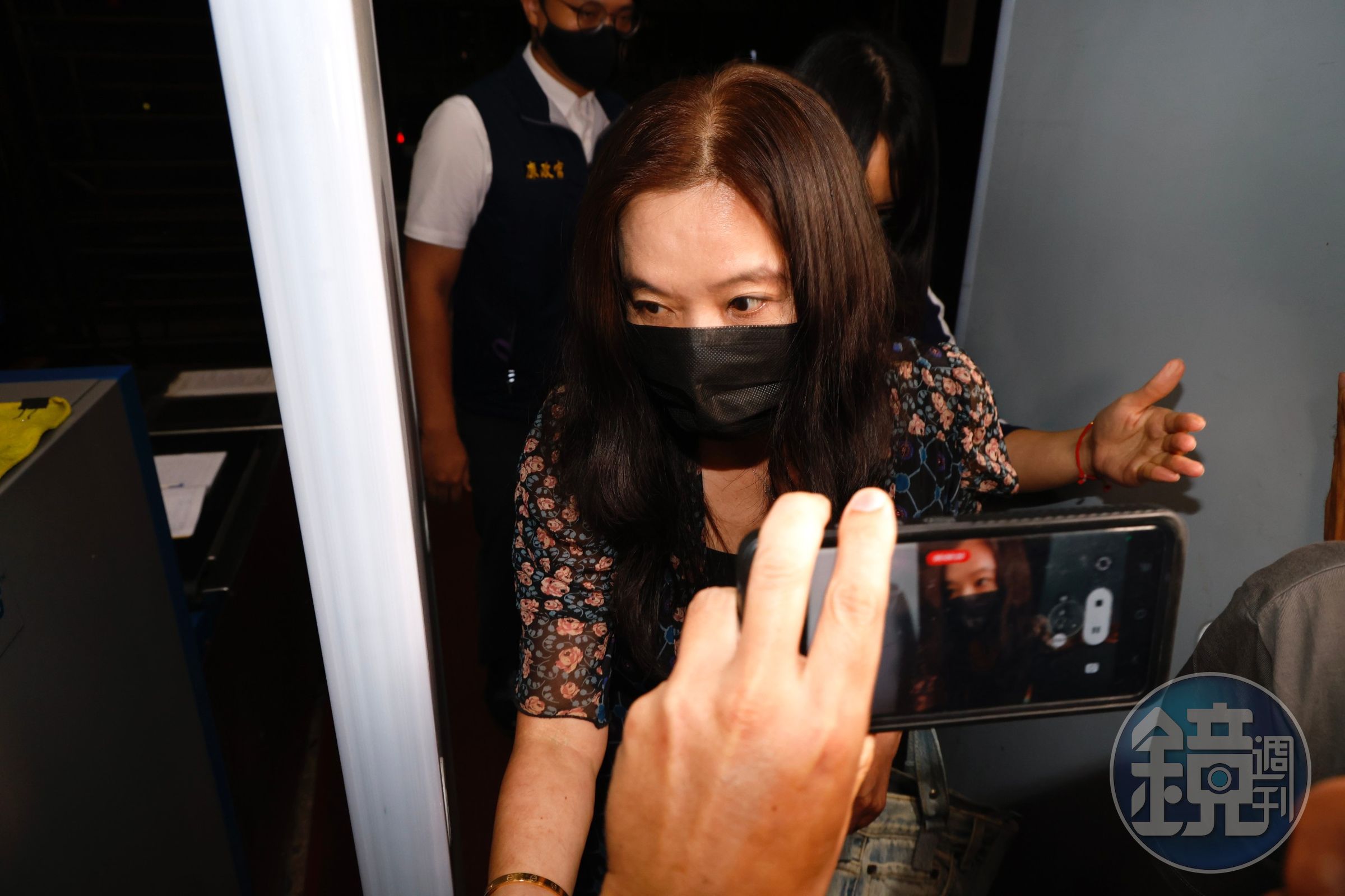 對於北檢搜索她的國會辦公室,應曉薇喊「身正不怕影子斜」。