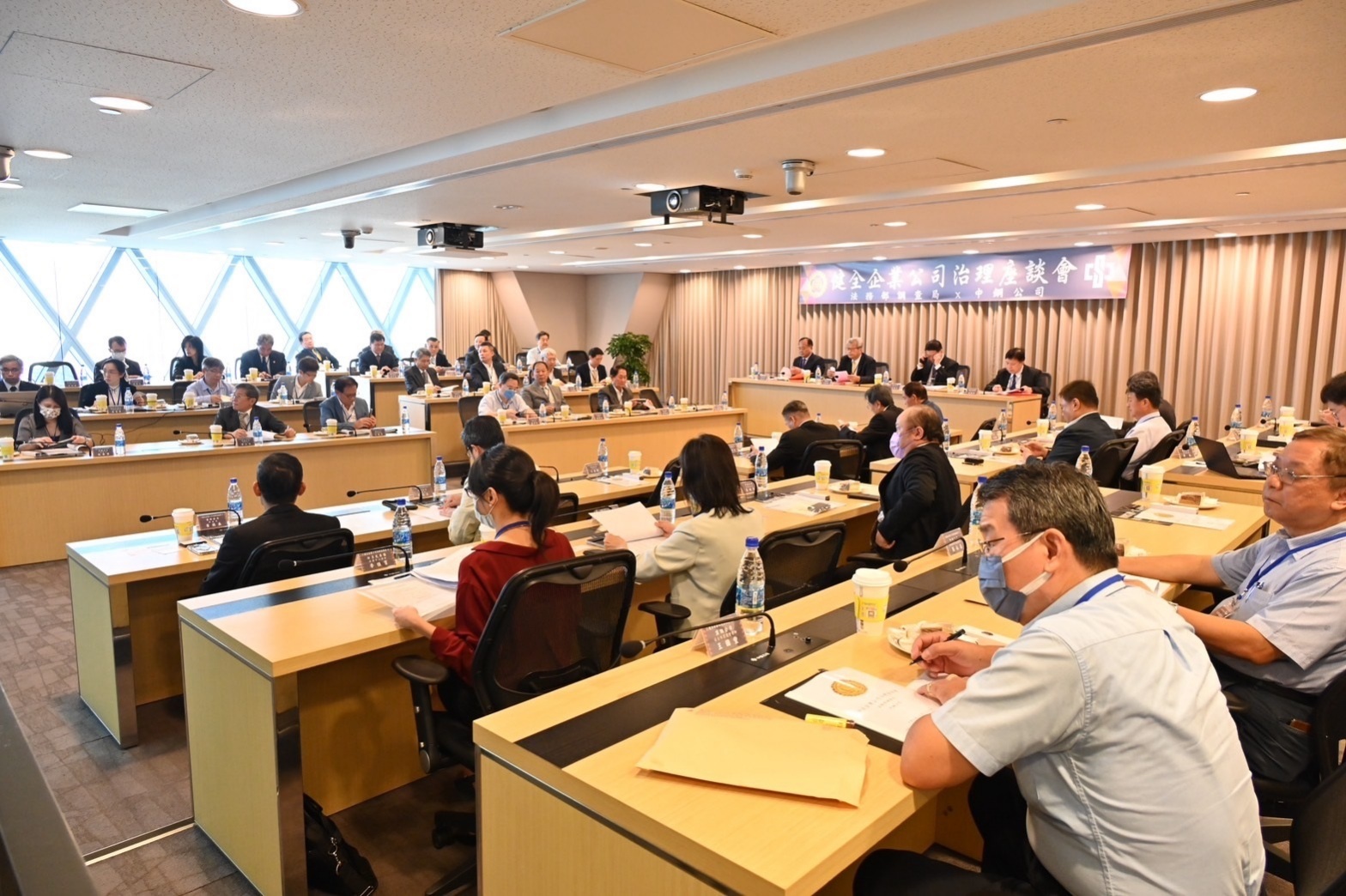 調查局與中鋼舉辦「健全企業公司治理座談會」，南部多家大廠負責人也一同參與，共同維護產業權益，確保台灣核心競爭力。（調查局提供）