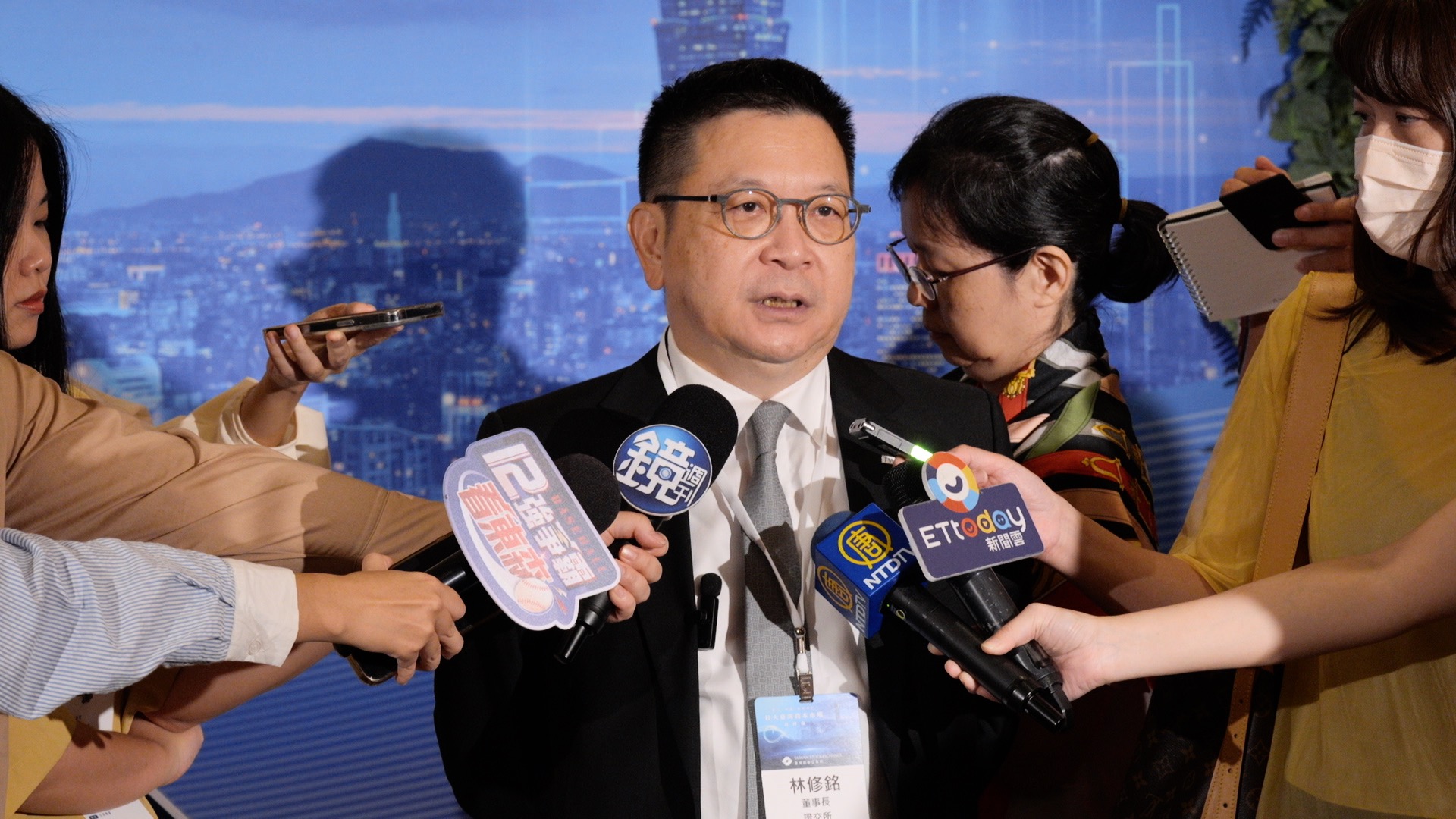 林修銘董事長於會前受訪時指出,即便目前台股近期市值處於相對高點,但外資投資台股占比仍達43%,並未降低,顯示台股在國際資本市場是「First tier」,具有相當底氣。