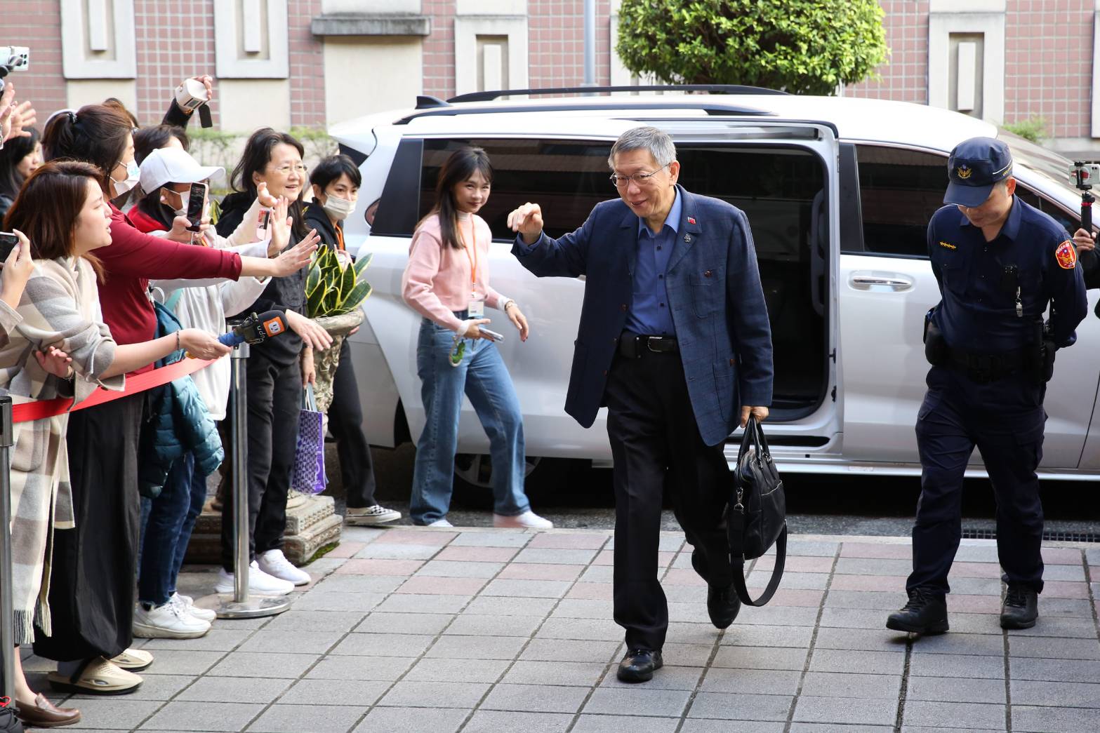 律師黃帝穎今po文分析，提到柯文哲面臨3大負面因素，都是聽判日當天顯可預見的法律不利風險。（鏡報董孟航攝）