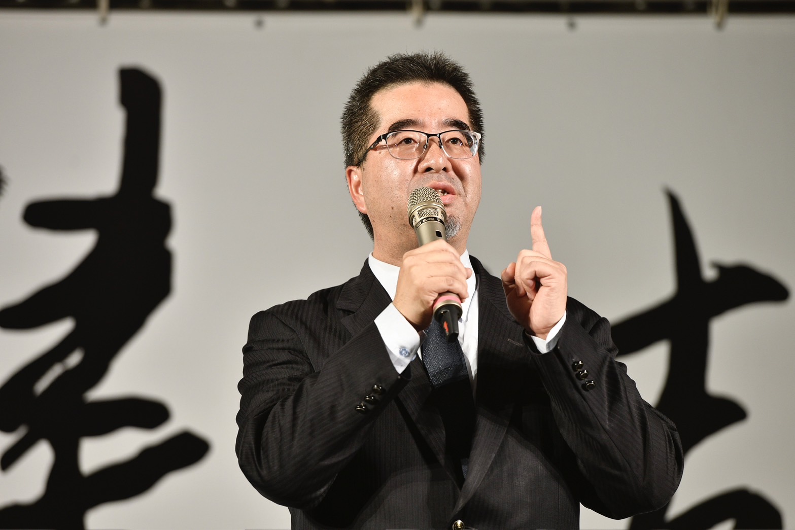 前總統馬英九基金會執行長蕭旭岑上台聲援柯文哲。
