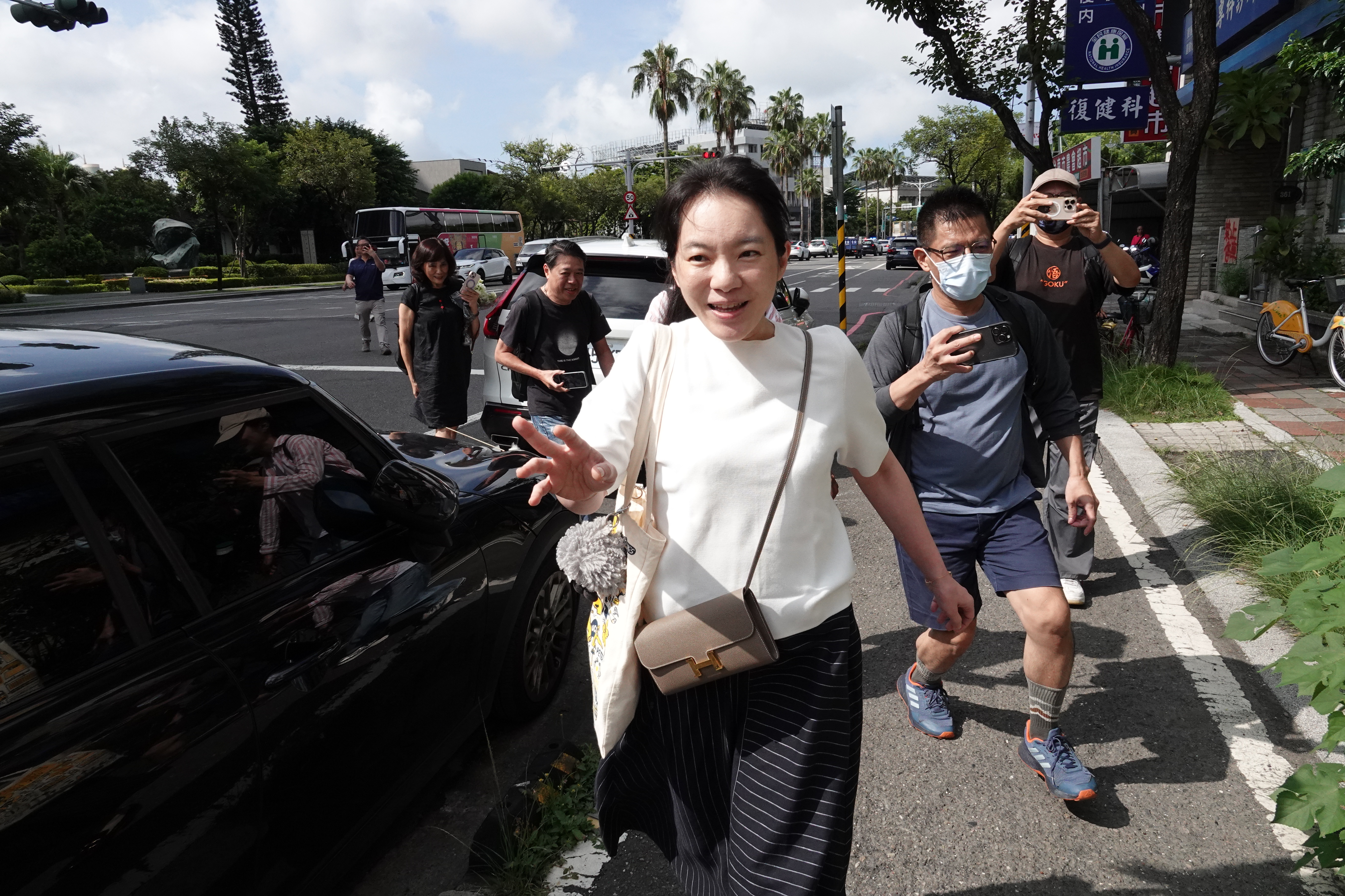 陳幸妤今日上午因看診無法受訪,10時許在媒體群組傳訊,「阿嬤有跟我兒子說,爸爸回國就要處理教育基金的事」。