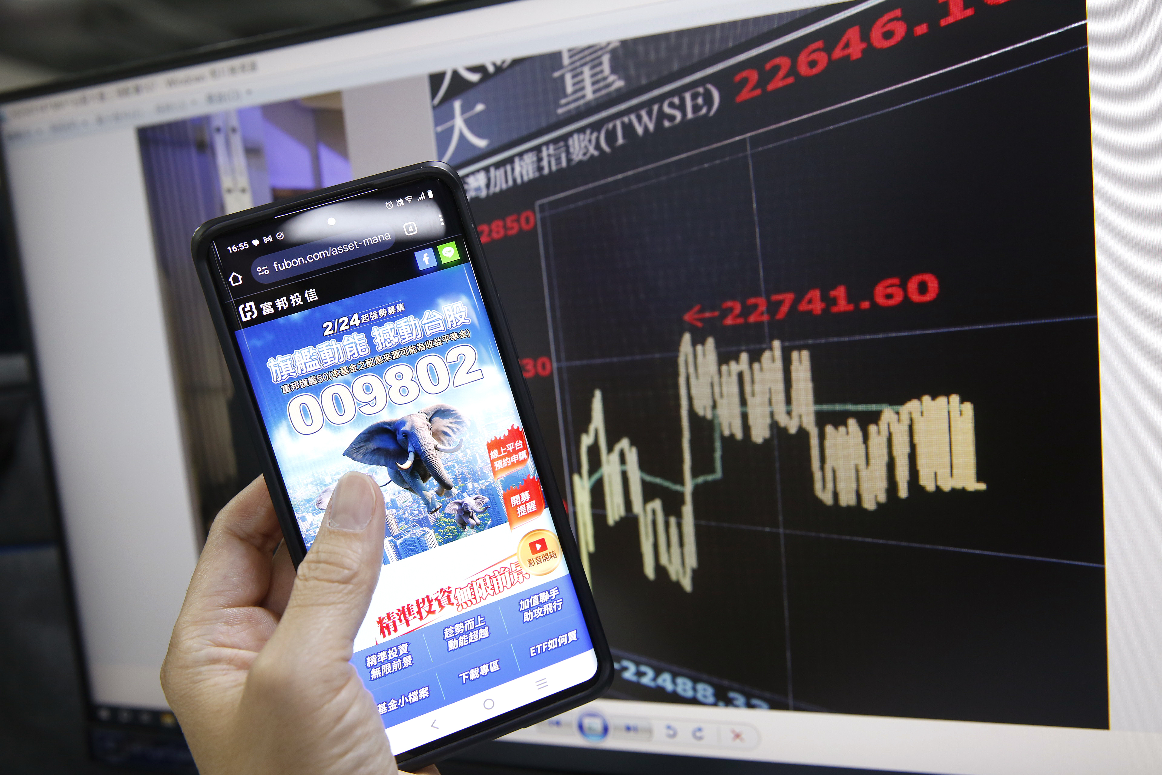 新市值型ETF擺脫了塑化、鋼鐵等大型權值股，資產累積速度更快。