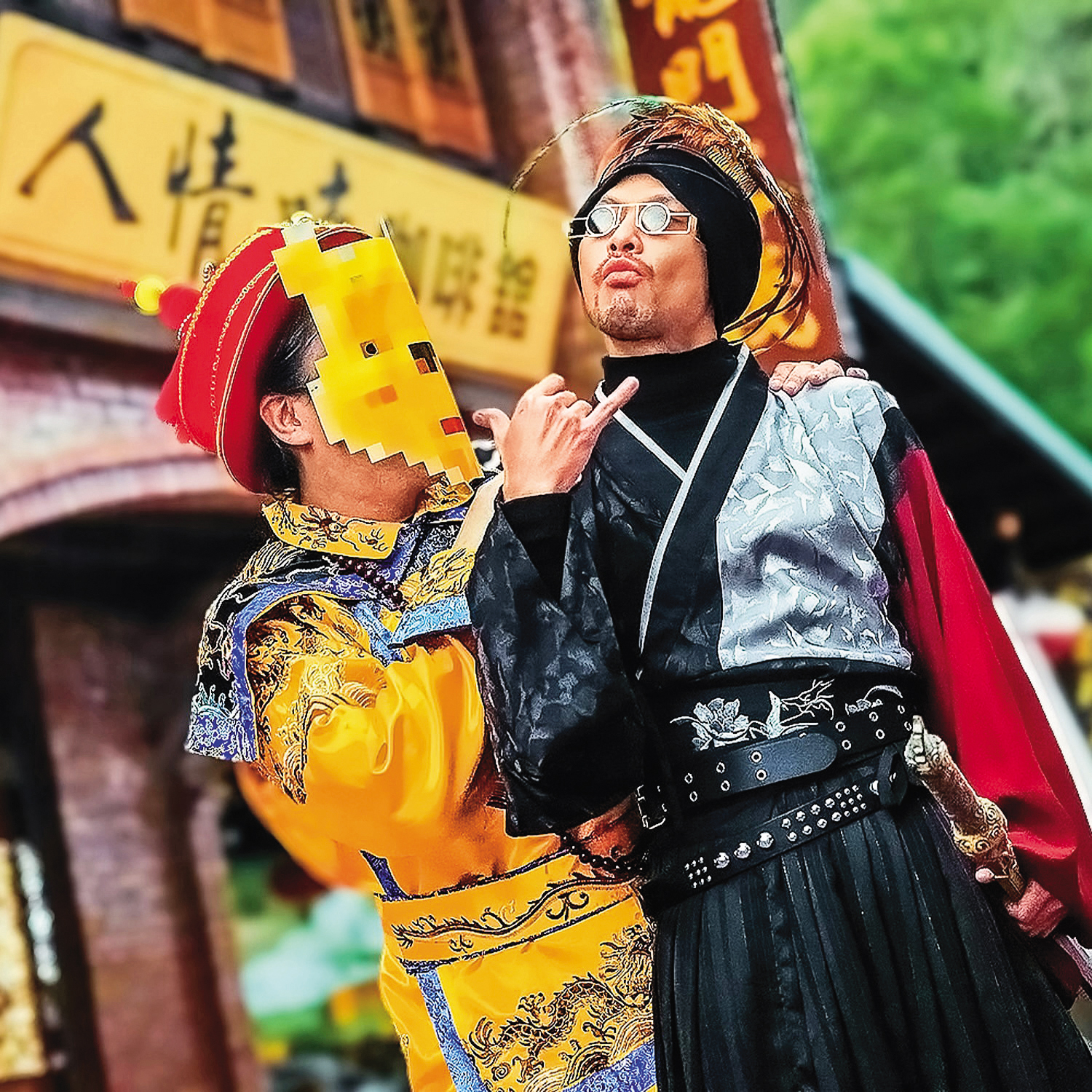 黃明志（右）創作〈龍的傳人〉，該歌曲被指諷刺中國的小粉紅、戰狼等。