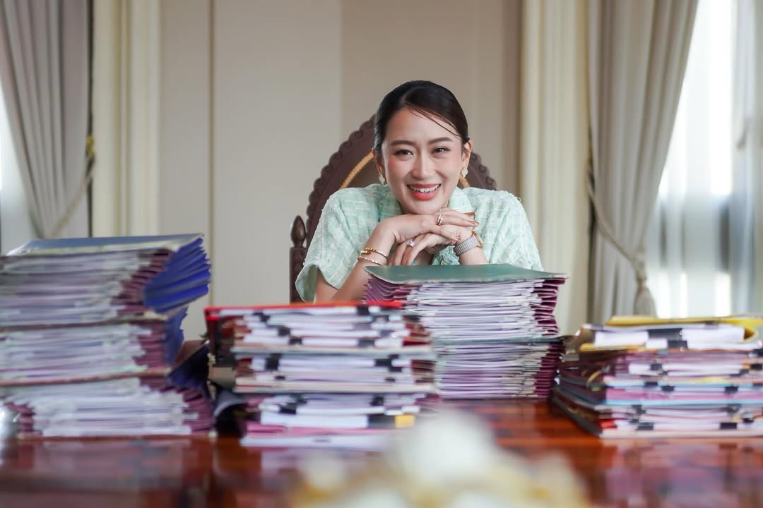 總理貝東塔因涉入外洩通話風波，違反憲法第160條部長倫理規範，宣布即刻解除其總理職務，內閣全體須總辭。（翻攝自貝東塔IG）