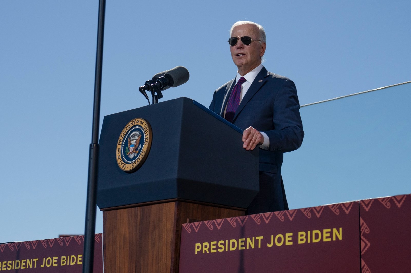 根據美國財政部的最新規定，拜登政府近日正式宣布限制對中國在人工智慧、半導體及量子計算等關鍵技術領域的投資。（翻攝Facebook@Joe Biden）