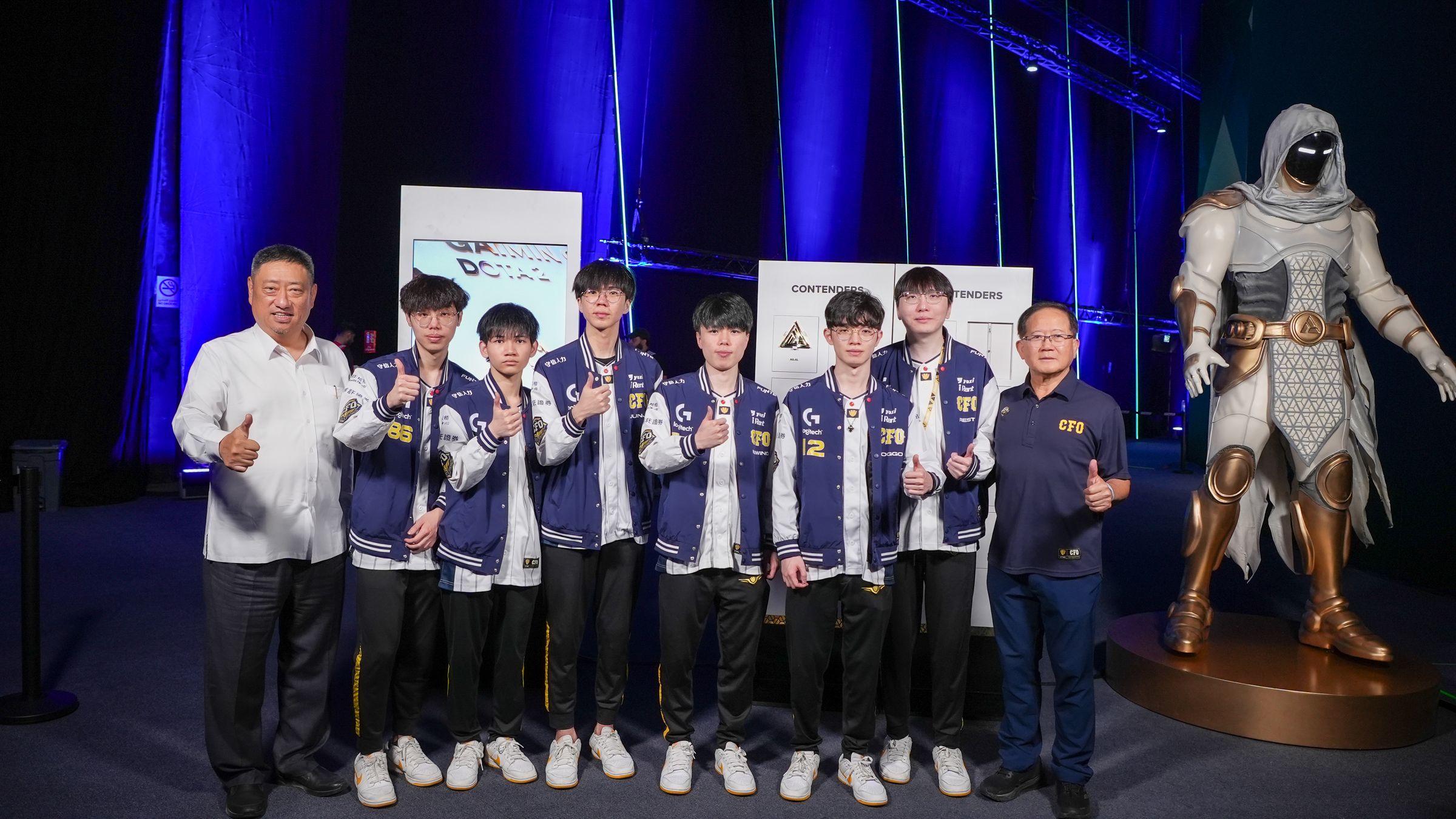 沙烏地阿拉伯台北經濟文化代表處張治平大使（左1）與中信育樂陳國恩董事長（右2）到電競館為CFO加油。（中信飛牡蠣提供）
