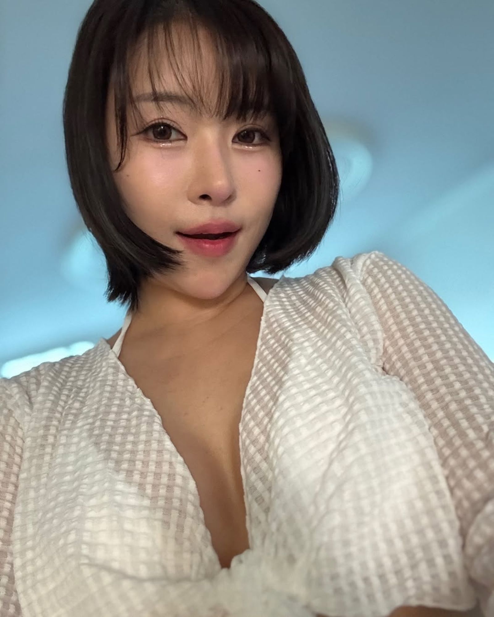 李世英在節目上大方分享自己的整形經歷，坦言光手術費就足以買下一台頂級賓士S-Class。（翻攝自李世英IG）