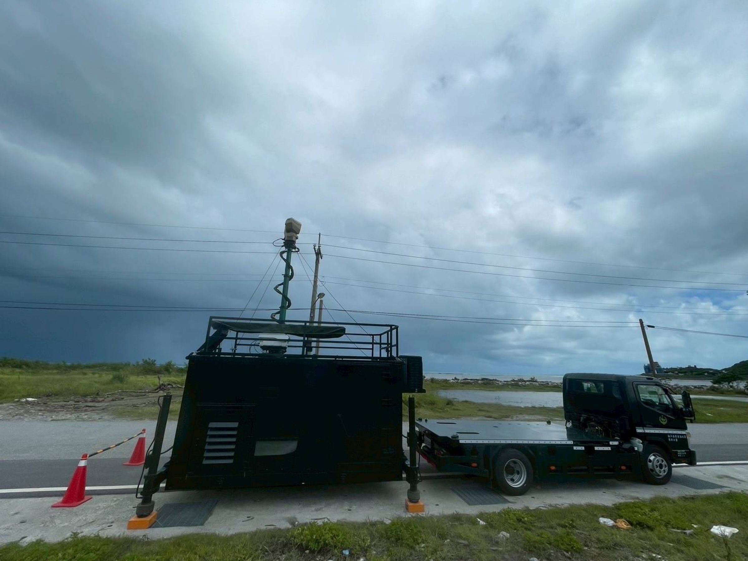 海巡出動機動式紅外線熱影像車救災。（海巡署提供）