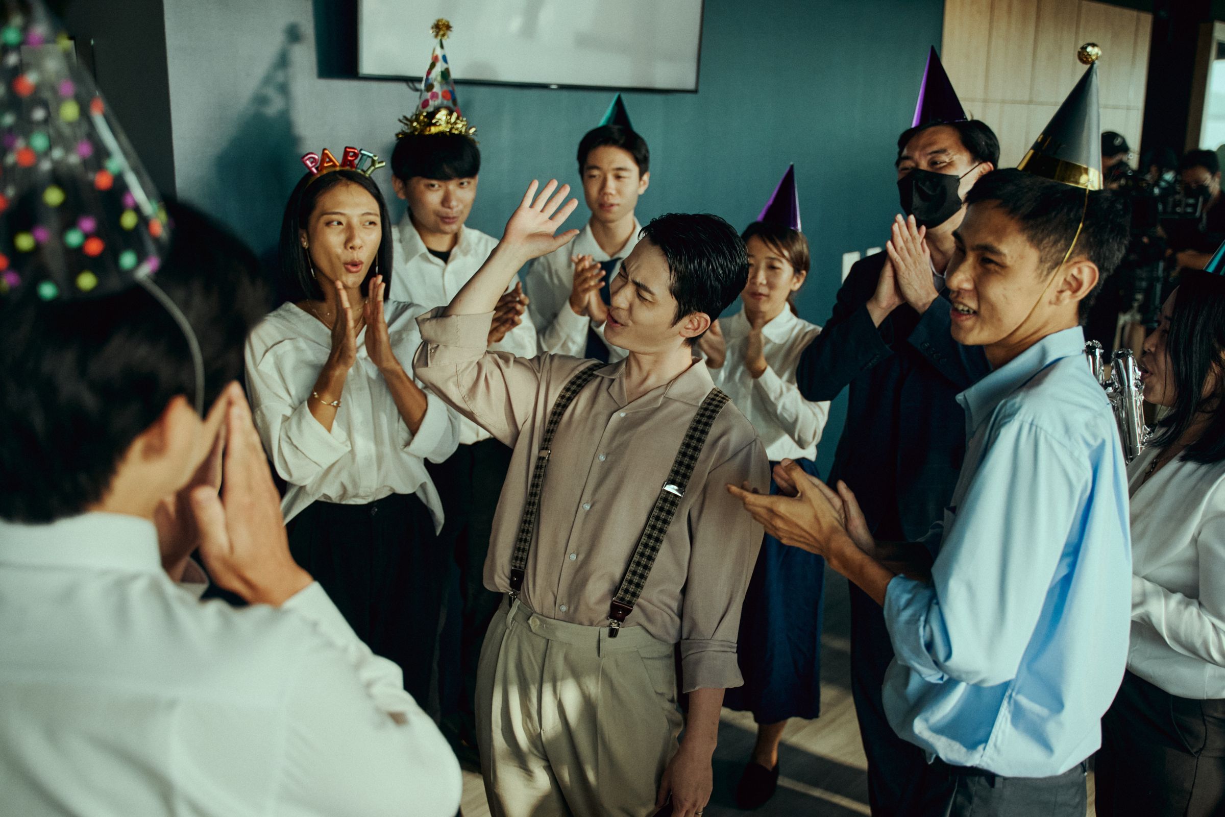 曾博恩飾演表面上受歡迎的上班族主管。(CATCHPLAY+提供)