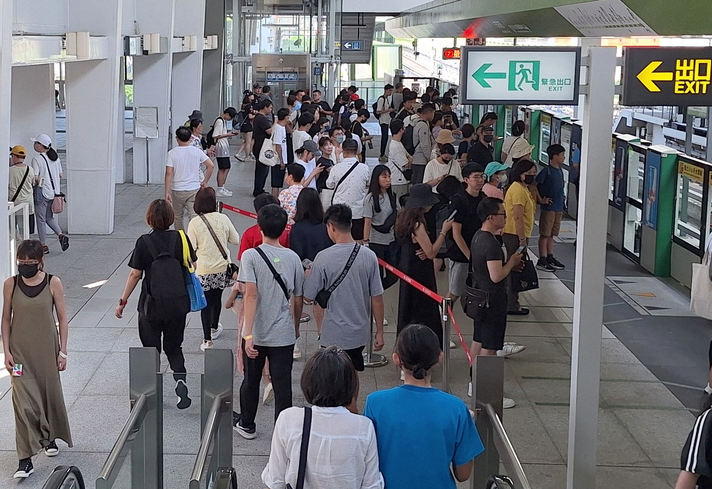 中捷28日總計全線運量達到6萬7593人次,較上週六增加6成運量。(台中捷運提供)