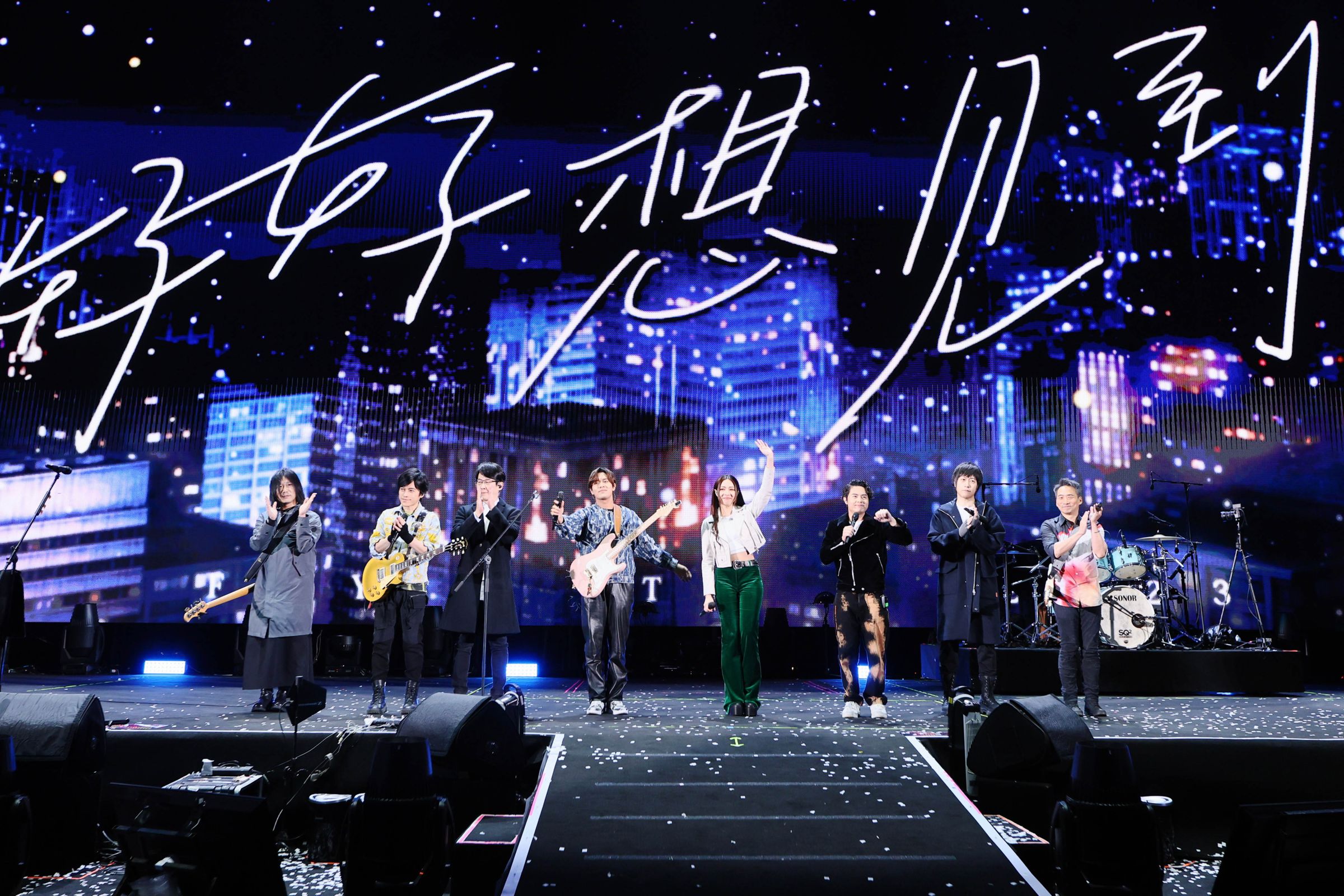 告五人馬不停蹄飛上海擔任五月天演唱會嘉賓，讓粉絲超驚喜。（相信音樂提供）