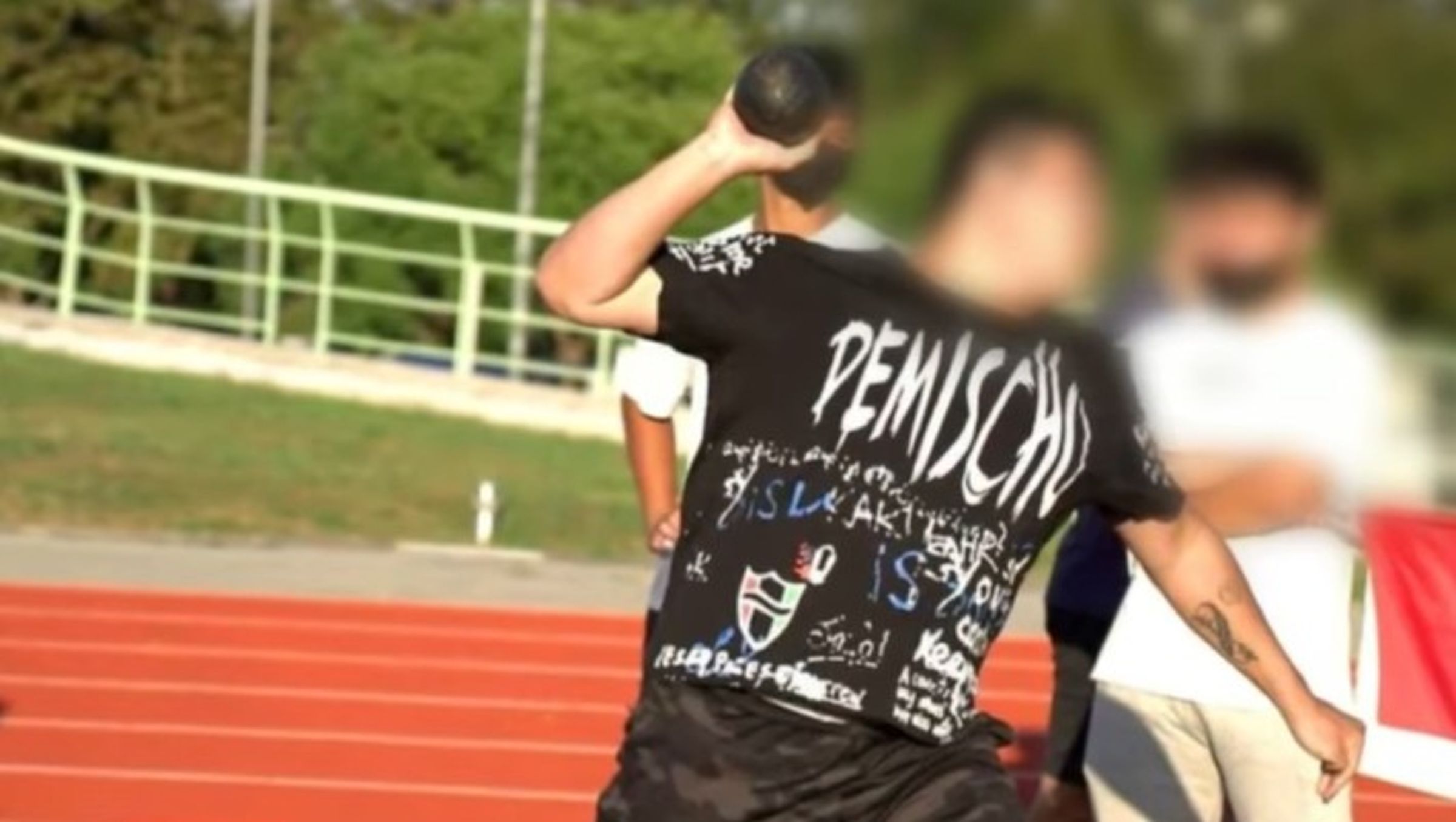 曾為校爭光奪得鉛球冠軍的詹男犯下殺人罪。(翻攝鏡電視)