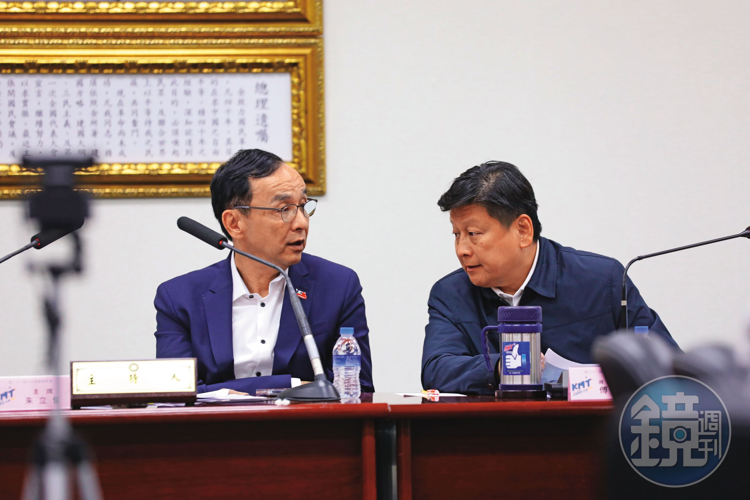 藍營黨內要角接續訪中,主席朱立倫(左)則規劃下半年訪美,凸顯「親美和陸」路線。右為傅崐萁。