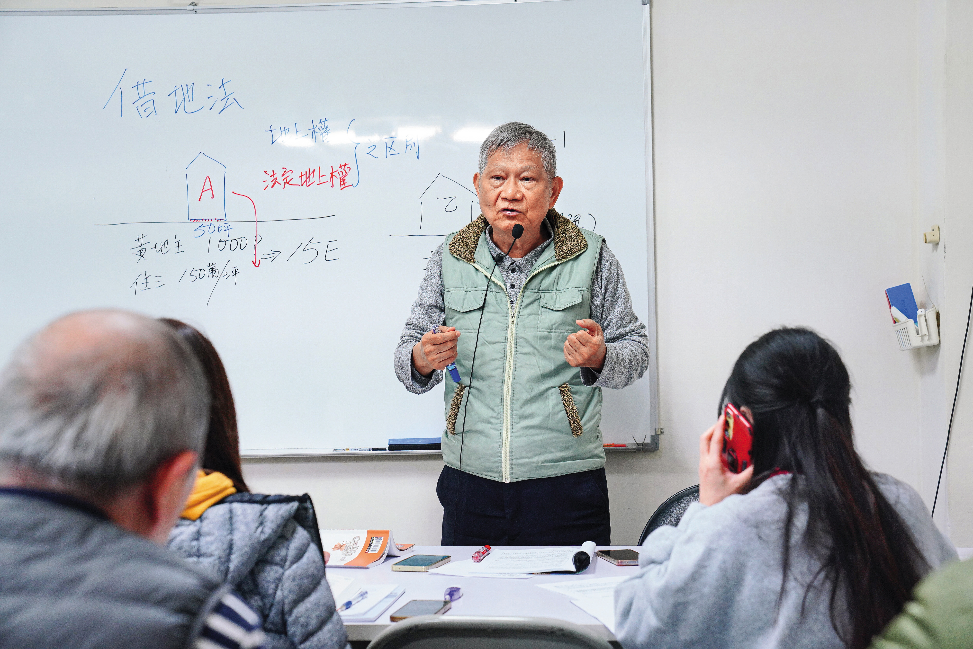 黃正雄專攻法拍「不點交」物件，起拍價相當於市價打6折，挑便宜好貨，賺取高利潤。