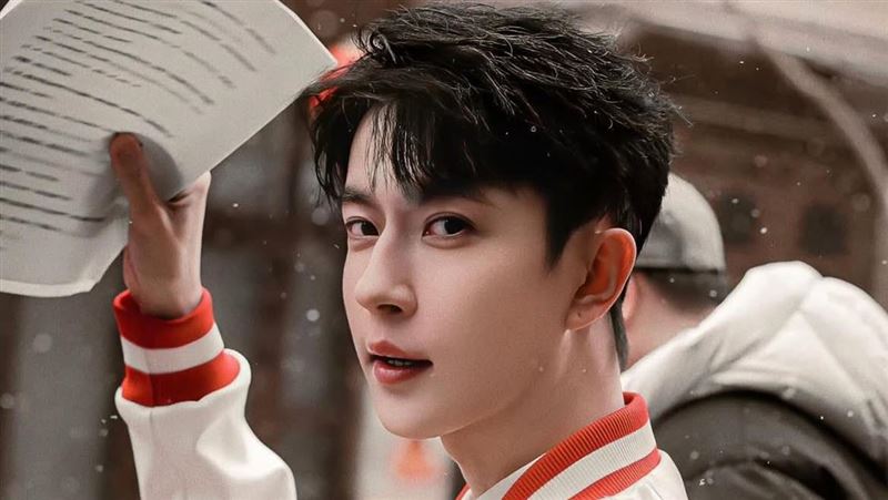 網路再傳關於于朦朧遺體動向的新說法，一名自稱靈媒者聲稱「已火化返鄉」，引發粉絲熱議與質疑。（翻攝自微博）