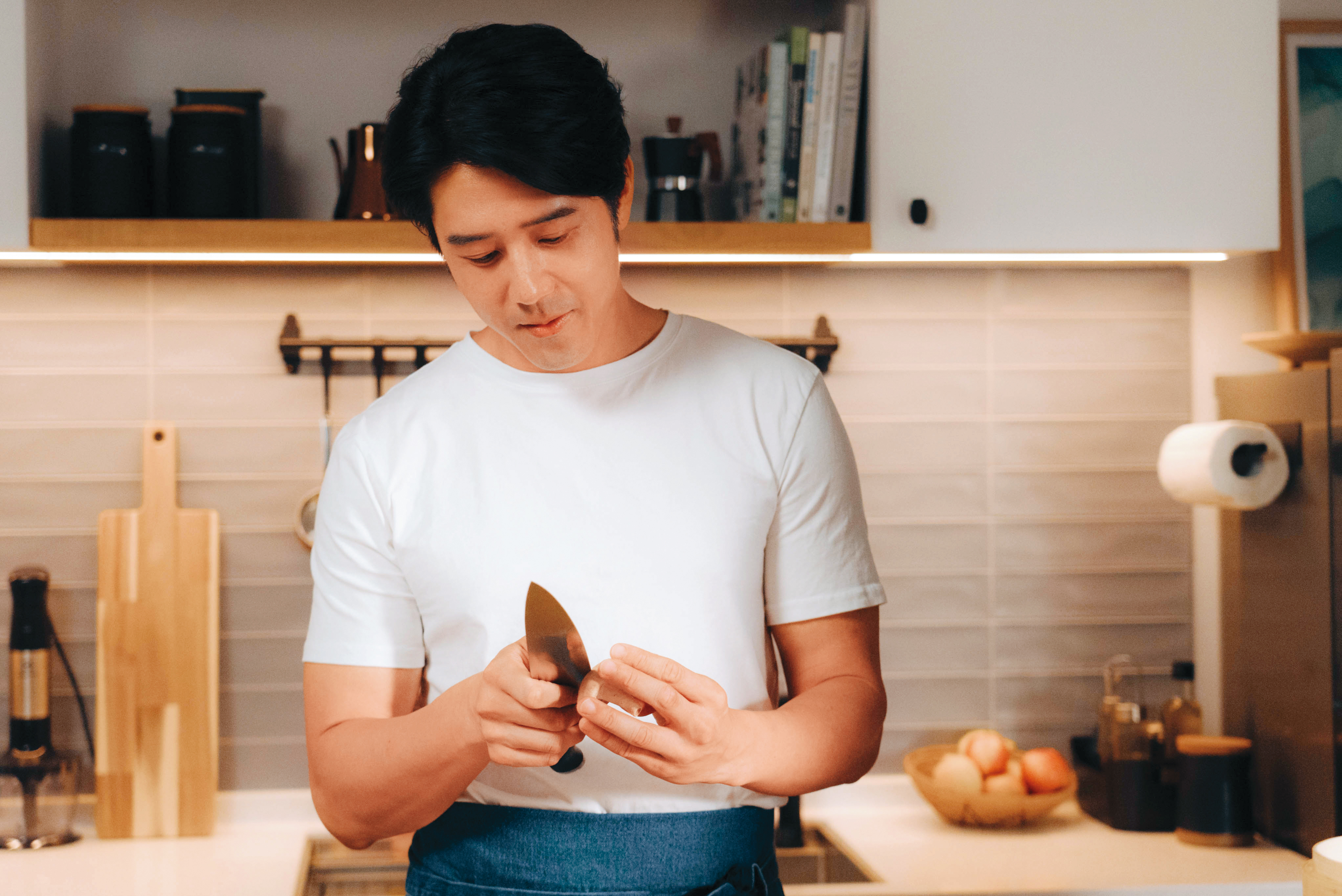 《就算一個人也可以好好的吃飯2》延續第一季的精神，不管今天碰上什麼事，每個人都該擁有以美食療癒自我的時光，讓靈魂每天都能重新出發。（公共電視提供）