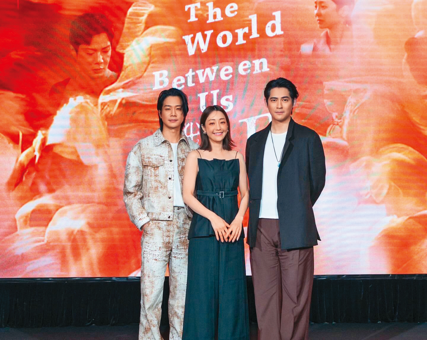 謝欣穎（中）和周渝民（右）、薛仕凌（左）主演的《我們與惡的距離2》因捲入黃子佼風波，宣傳停擺至今。（翻攝自謝欣穎IG）