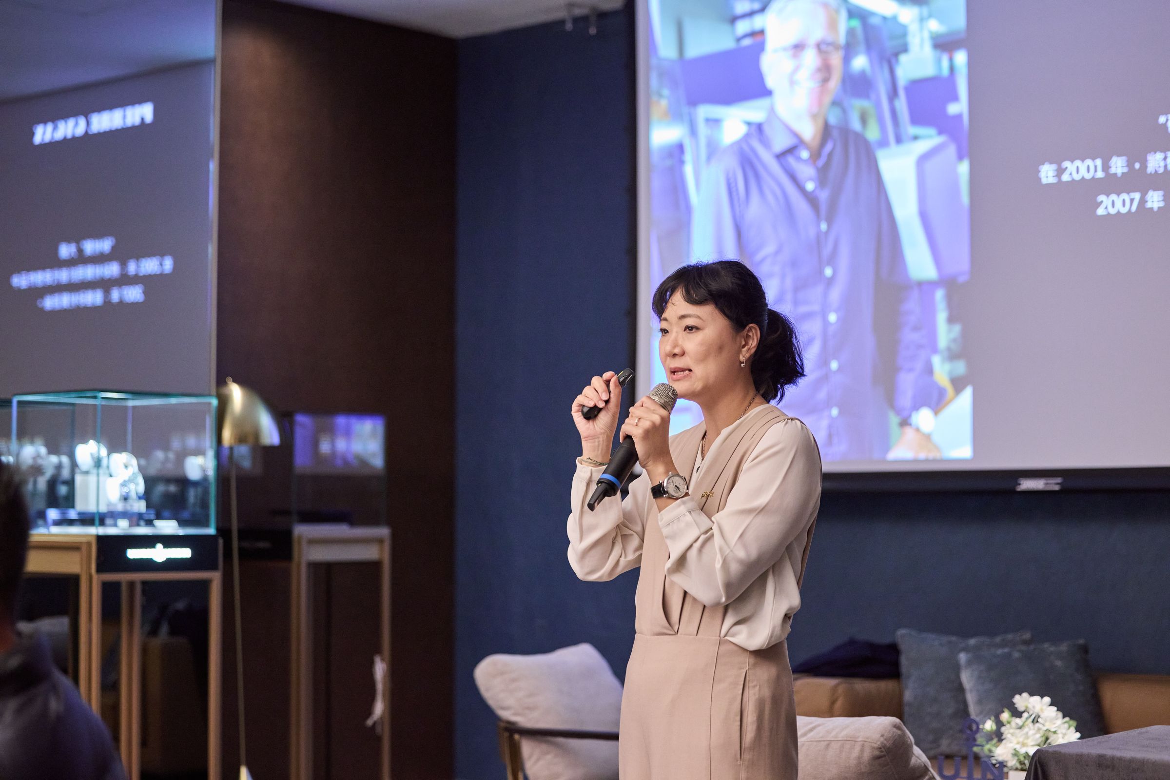 雅典錶代表 Cindy Chou 現場分享品牌傳承 180 年的「X」創新精神。她詳盡解說 Freak 系列如何以無指標、無錶盤的革新設計定義現代製錶新語言,引領貴賓進入高端時計的奇想世界。