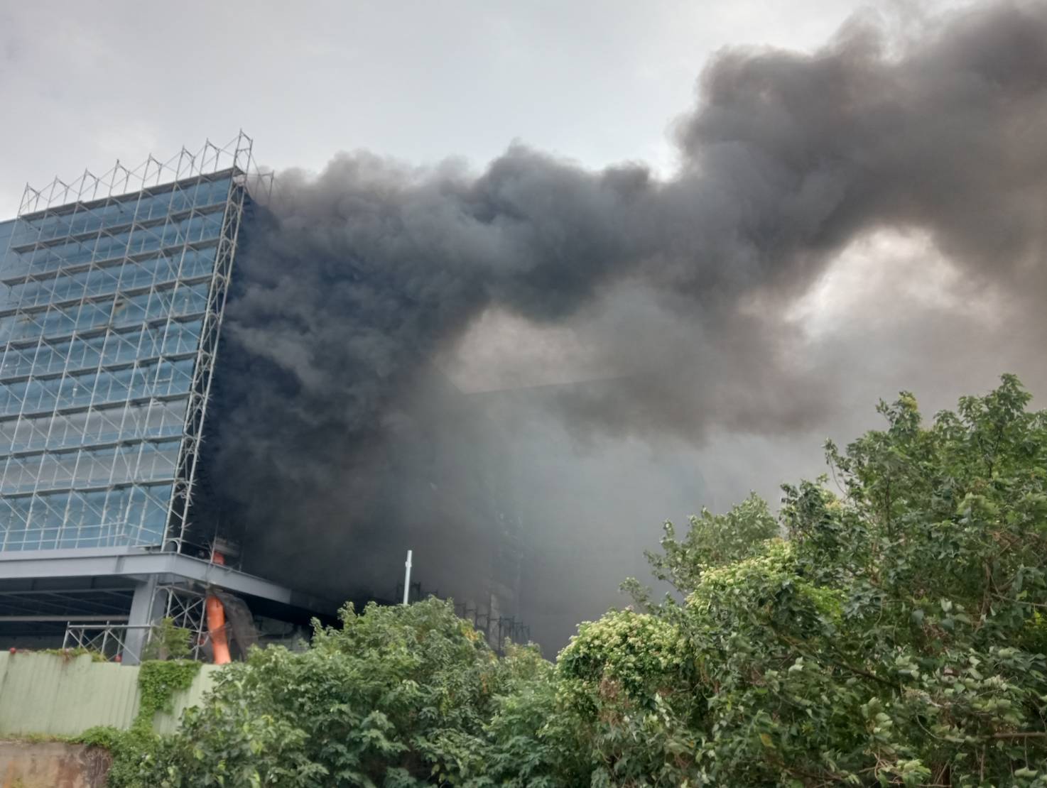 全聯倉儲大火，已釀3死2命危。（翻攝林昊佑臉書）