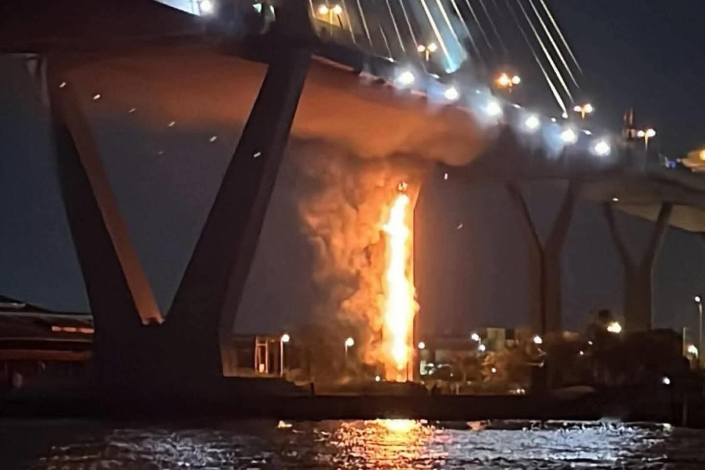 泰國發生一起孩童嬉鬧釀成公共危險意外。（翻攝畫面）