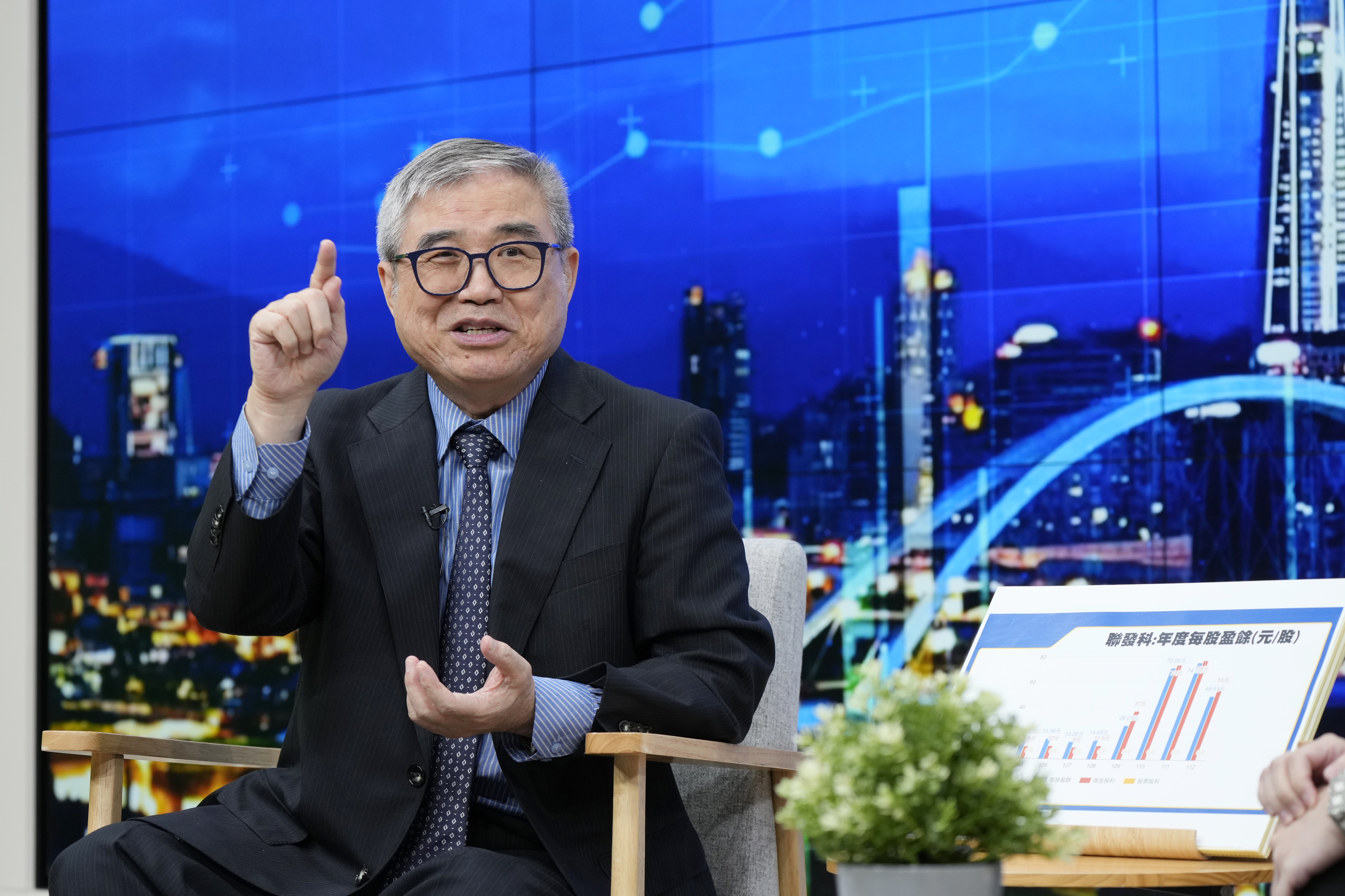 精算達人怪老子強調，投資債券心態必須正確，以配息為主、價差為輔。