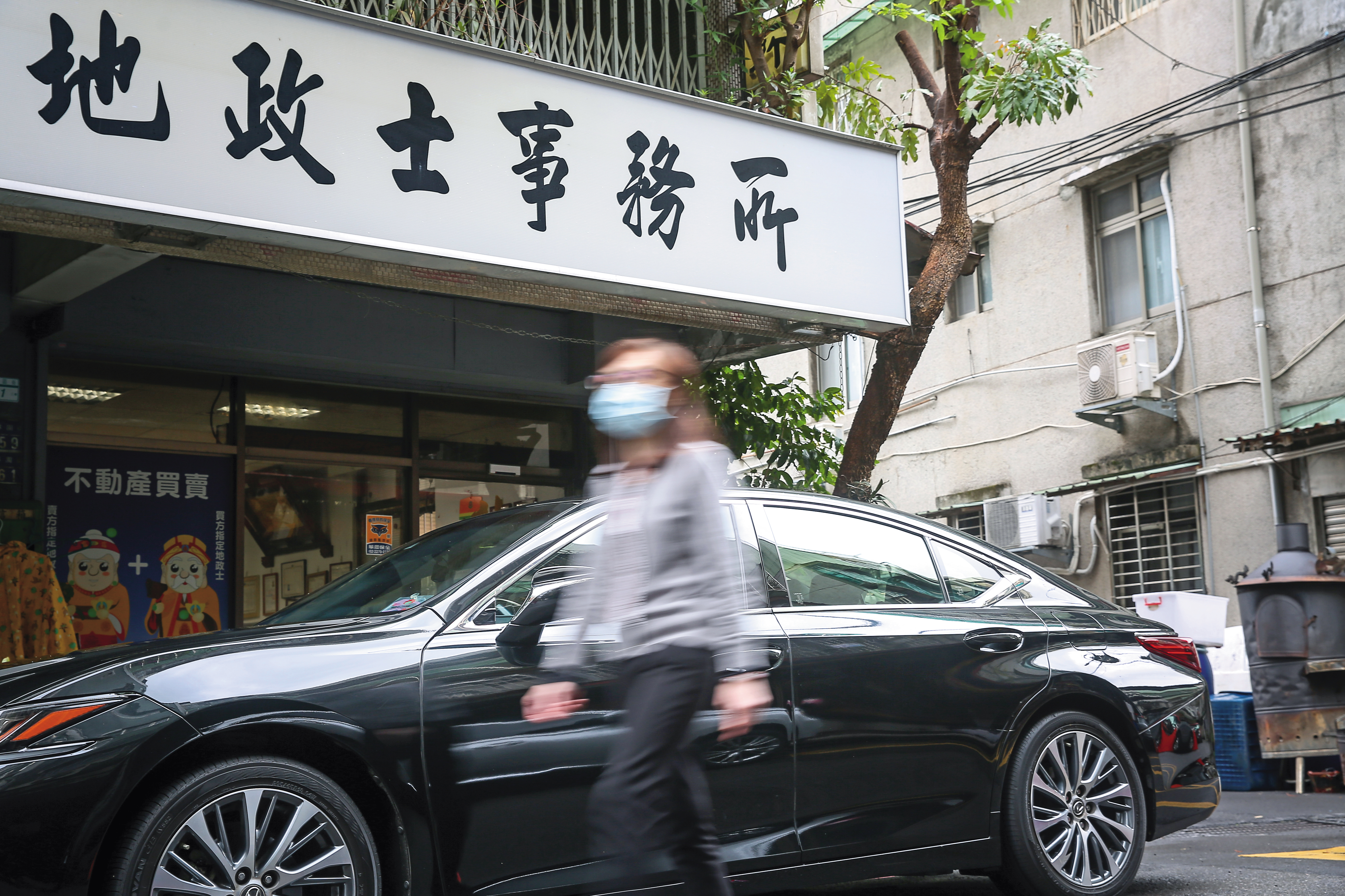 地政士（代書）若黑化使壞，民眾再會自保也難逃詐團布下的層層陷阱。圖為示意圖，非本案相關人士。
