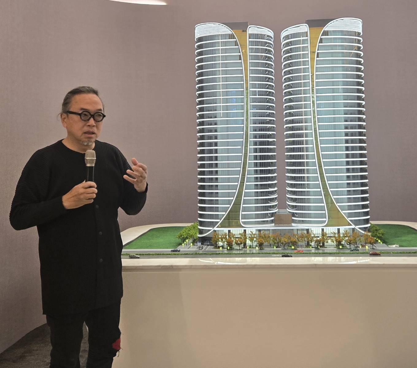 國家壹號廣場建築外觀由國際地標建築事務所Aedas操刀，Aedas的全球設計董事溫子先博士介紹，國家壹號廣場立面靈感源自蝴蝶破繭展翅的動態線條，象徵企業蛻變、創新與成長能量。