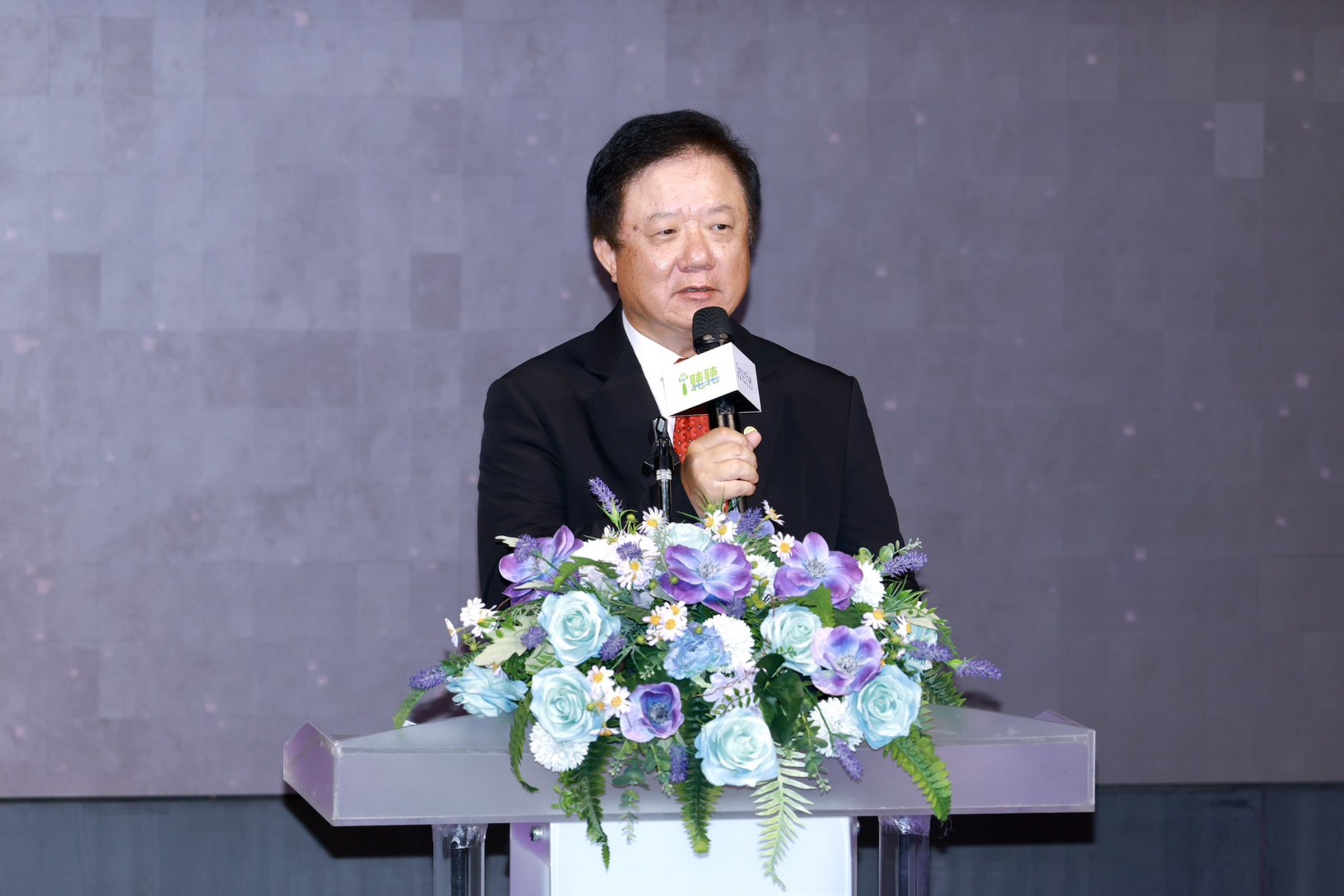簡志誠表示,將爭取獨家代理該公司的星鏈服務,不排除爭取以合資公司方式落地台灣。