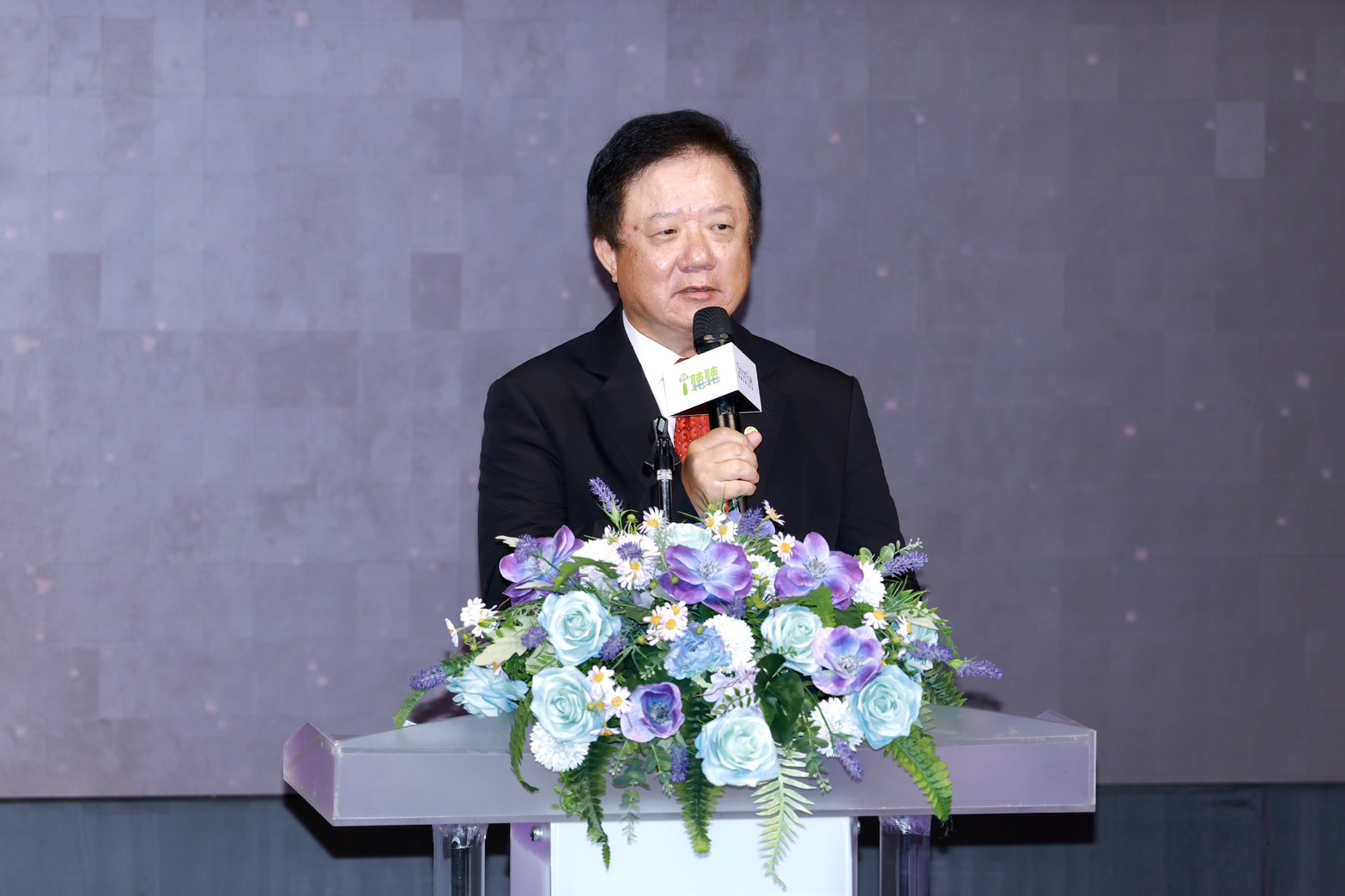 簡志誠表示，將爭取獨家代理該公司的星鏈服務，不排除爭取以合資公司方式落地台灣。

