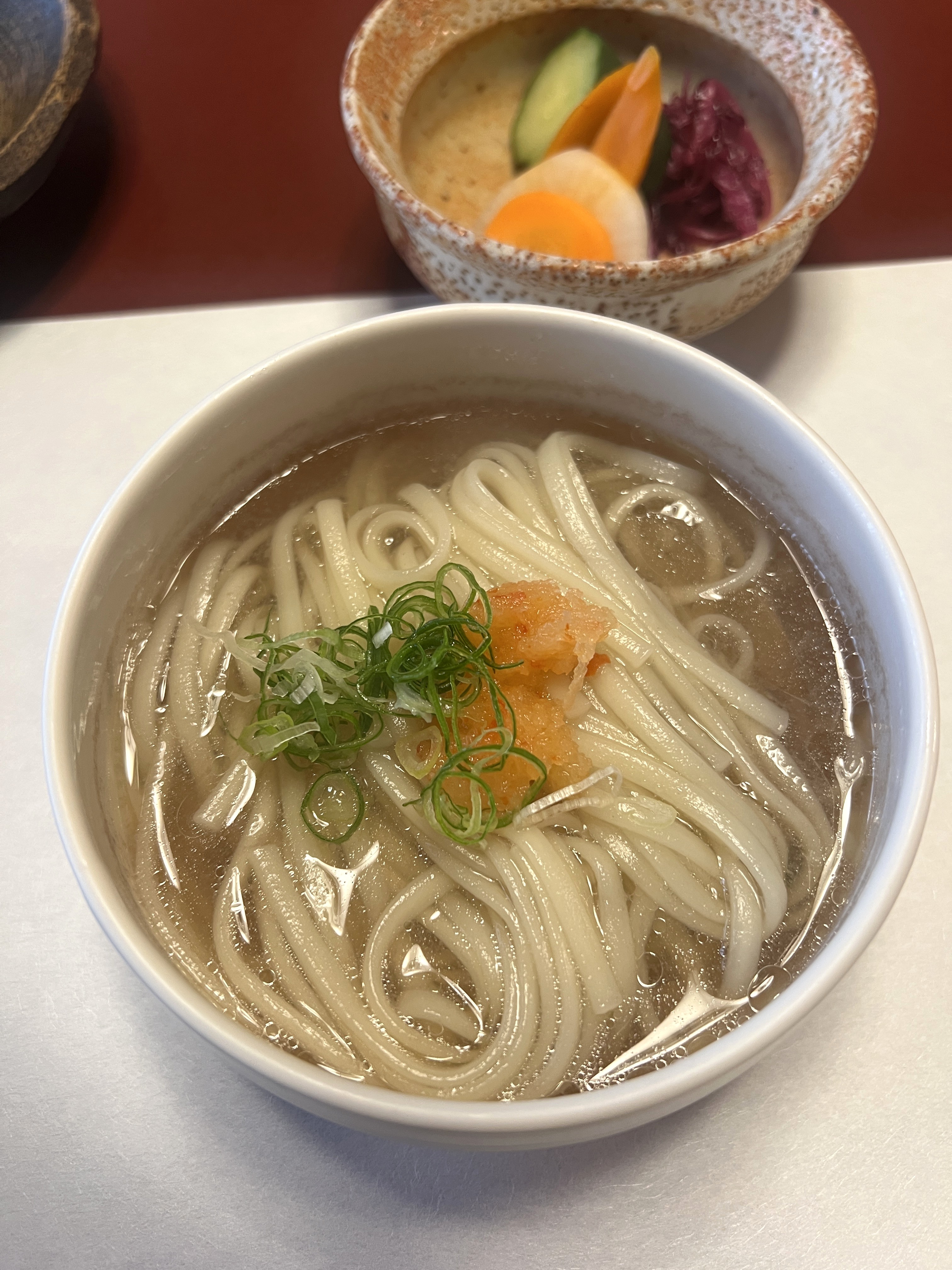 吸飽甘美高湯的烏龍麵,的確美味。