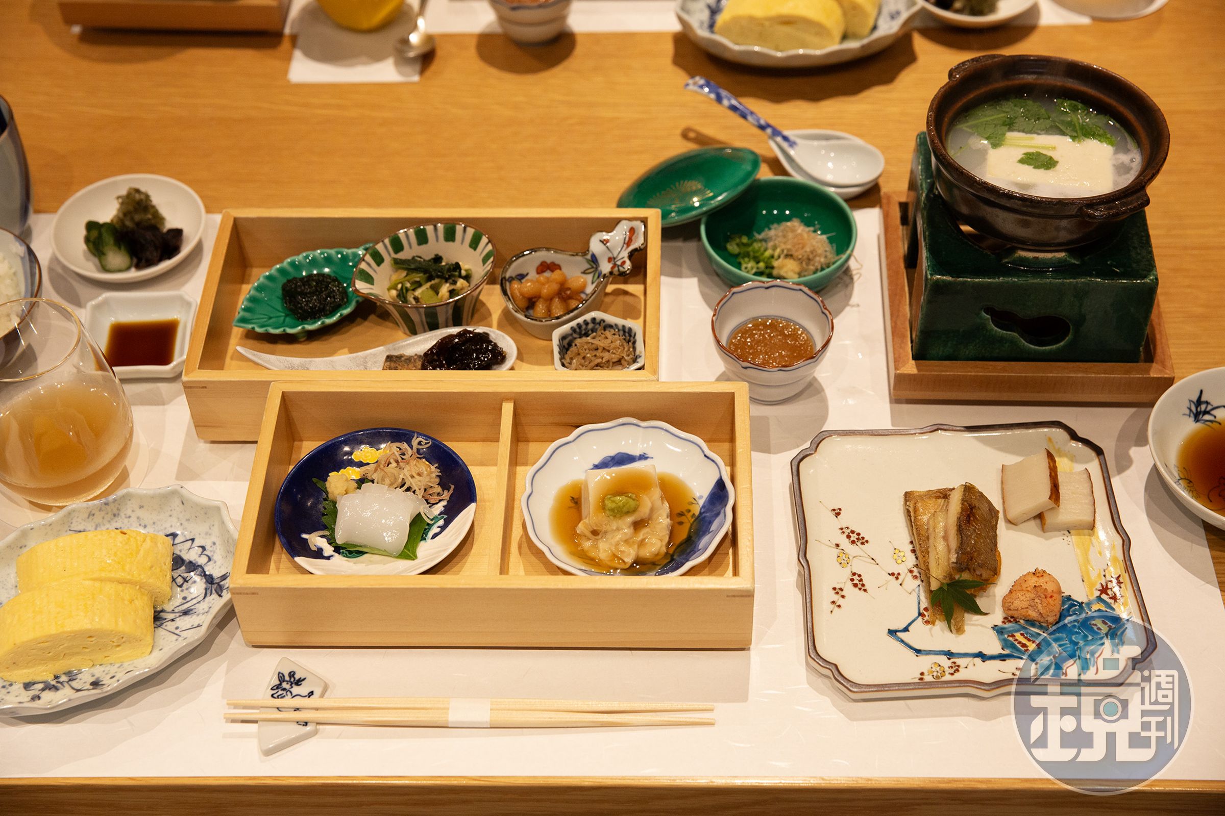 飯店早餐主打運用京料理傳統技法製作的「主廚精心和風早餐」,以當地食材為主,包括手作家常料理、使用土鍋慢火炊煮的千葉縣產「多古米」,以及能品嘗到大豆甘甜風味的柔滑湯豆腐等。