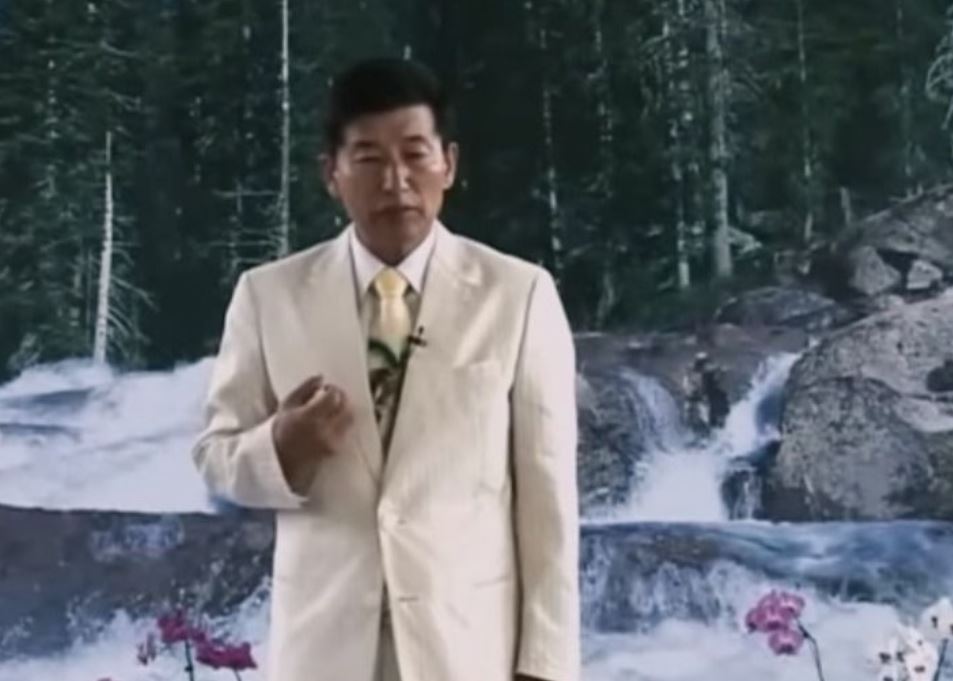 韓國邪教淫教主鄭明析二審被判17年、配戴電子腳鐐15年。（翻攝X）