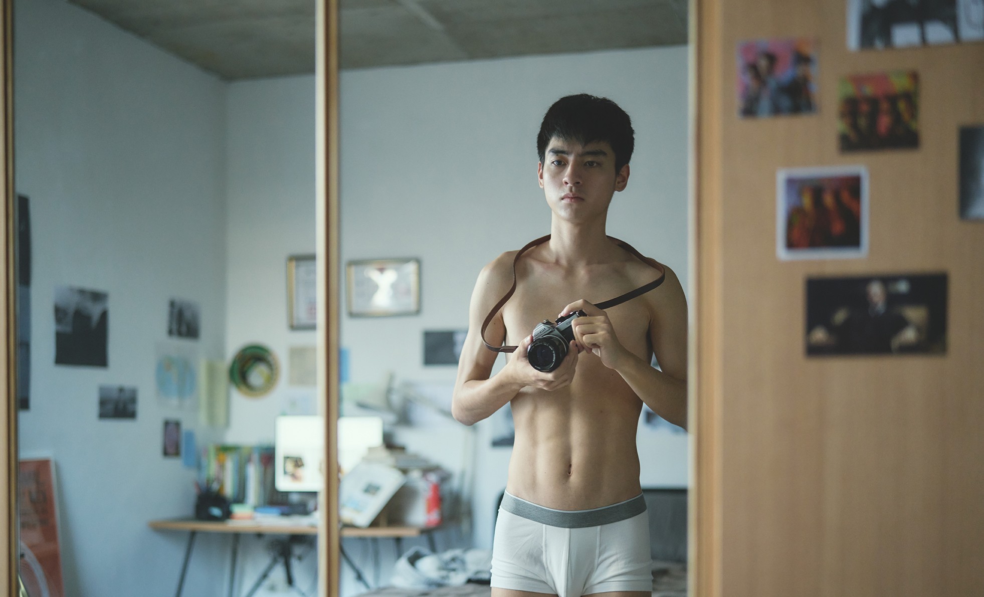 劉敬首登大銀幕，露出精壯腹肌。（周子娛樂提供）