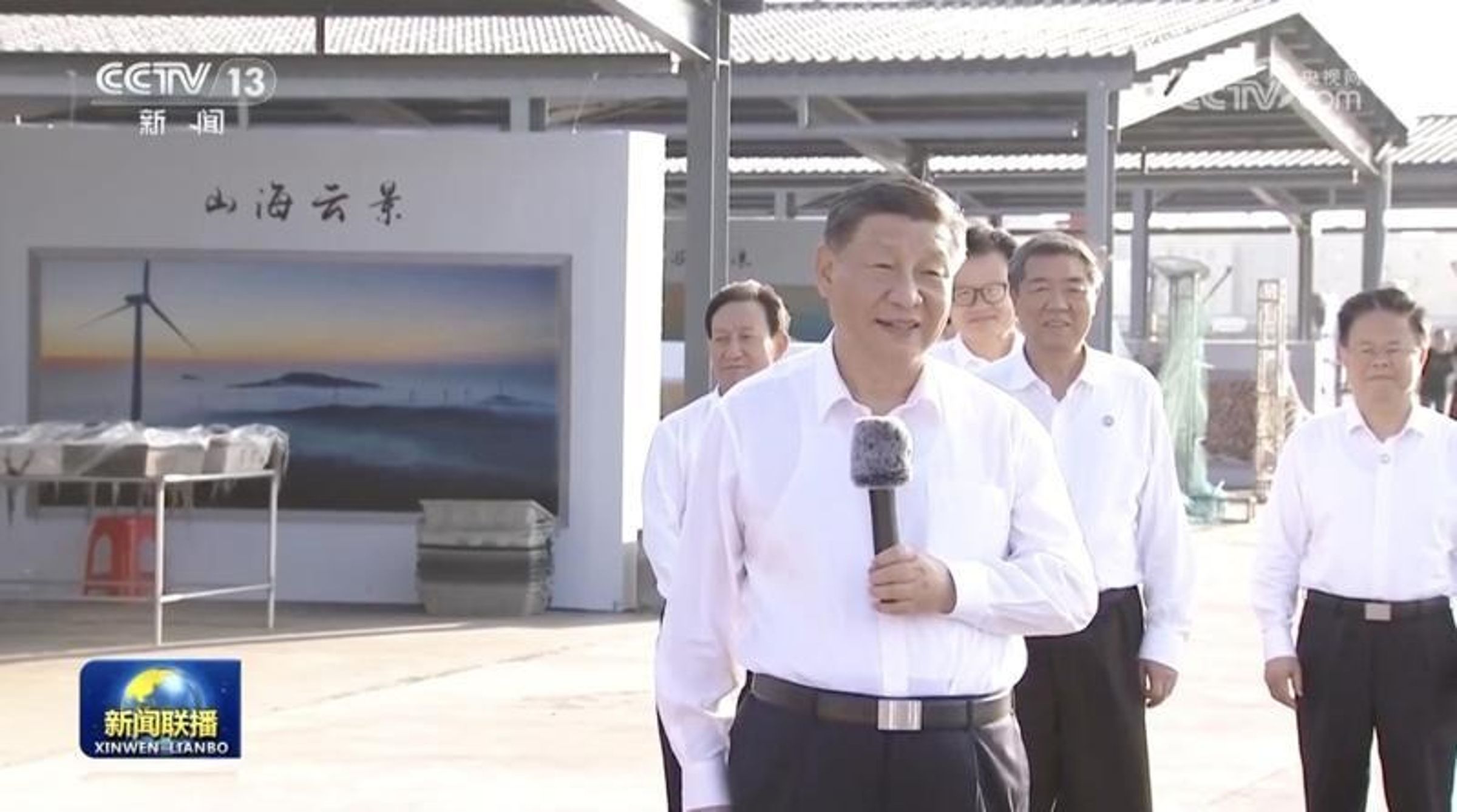 中共總書記習近平(前)連2天,分別赴福建漳州、廈門考察。(翻攝自央視新聞)