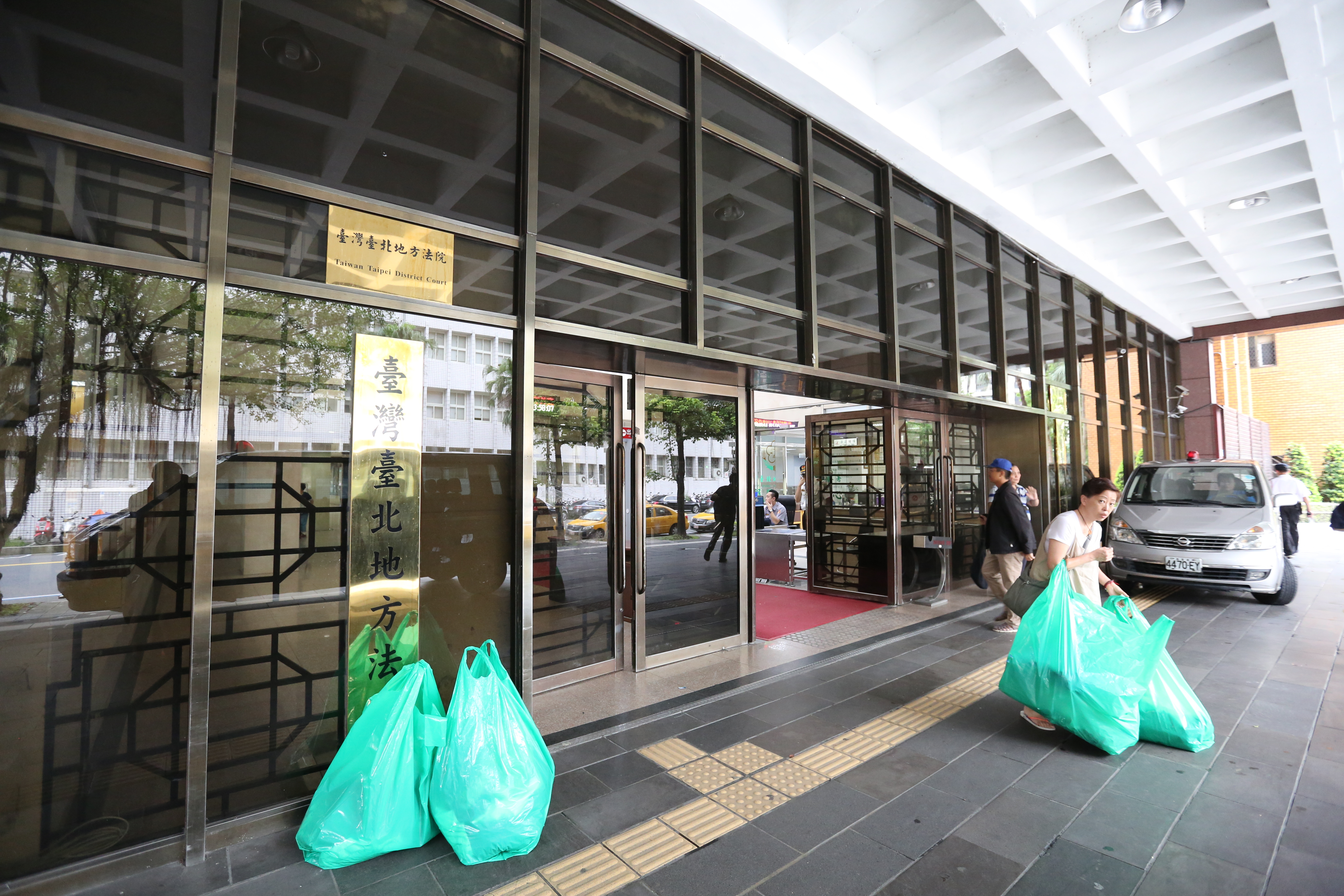 台北慈濟前護理師涉嫌偷拍病患私處，遭到台北地檢署起訴。