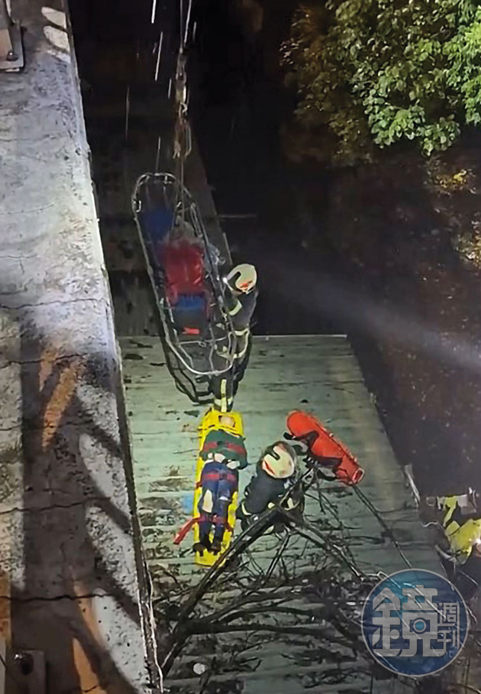 上個月A小姐不甘遭楊居霖騙財騙情，跳河輕生，所幸獲救。（讀者提供）