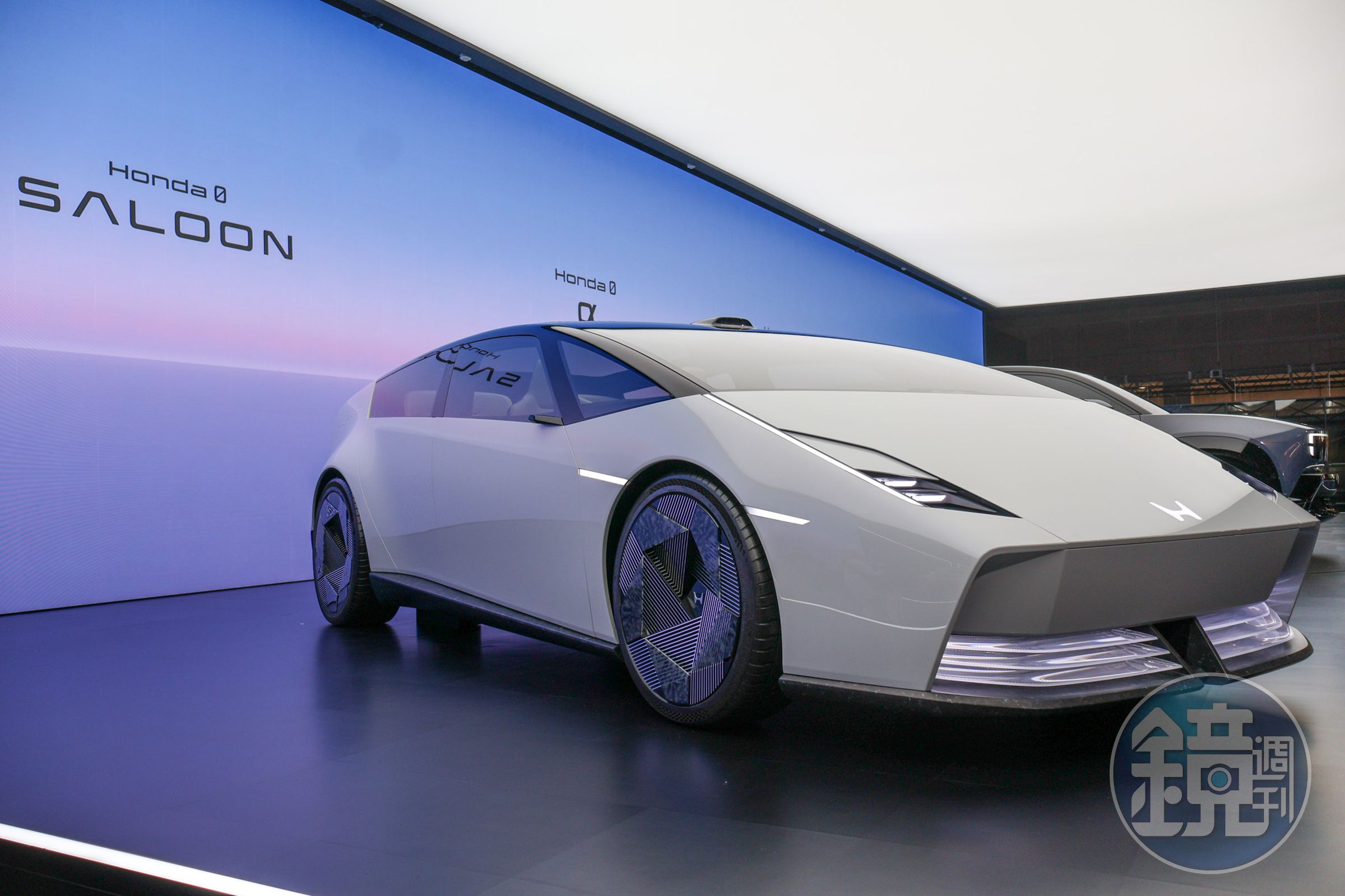 HONDA 0 Saloon擁有低趴且運動化的造型。