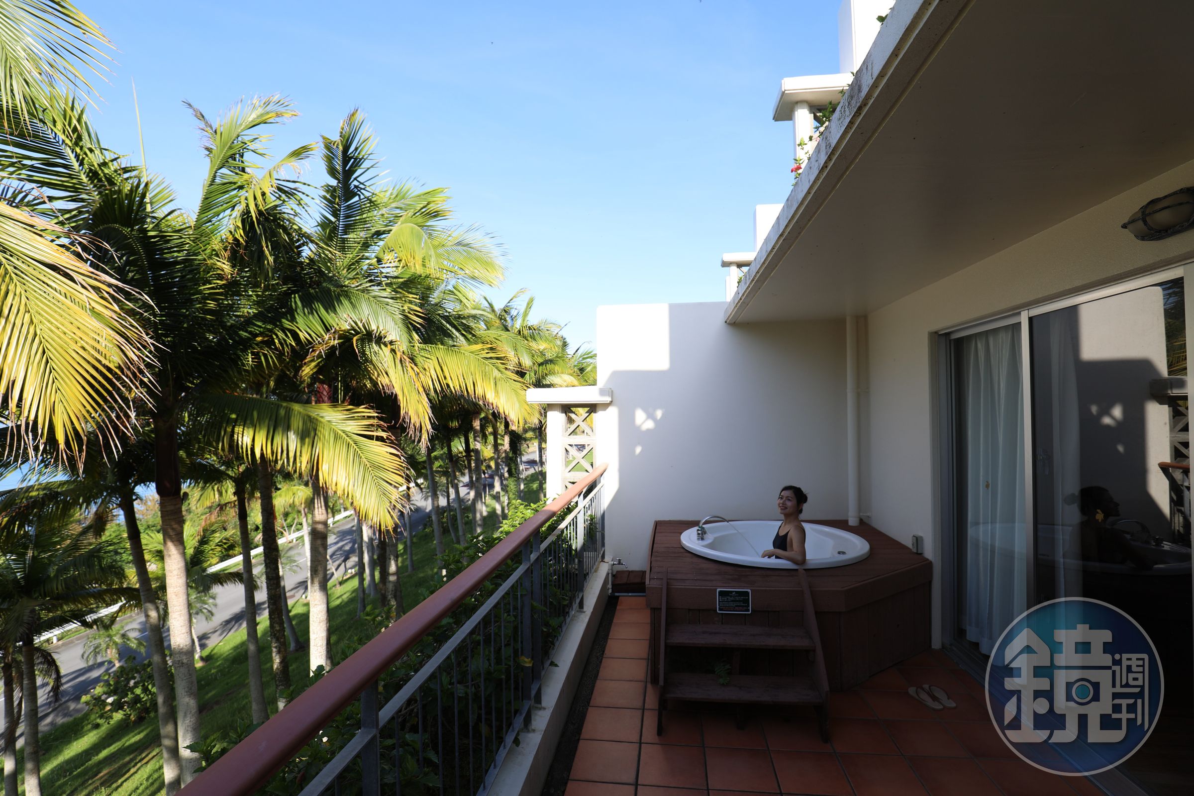 Orchid房陽台設有按摩浴缸Jacuzzi,可邊泡澡邊賞海景。