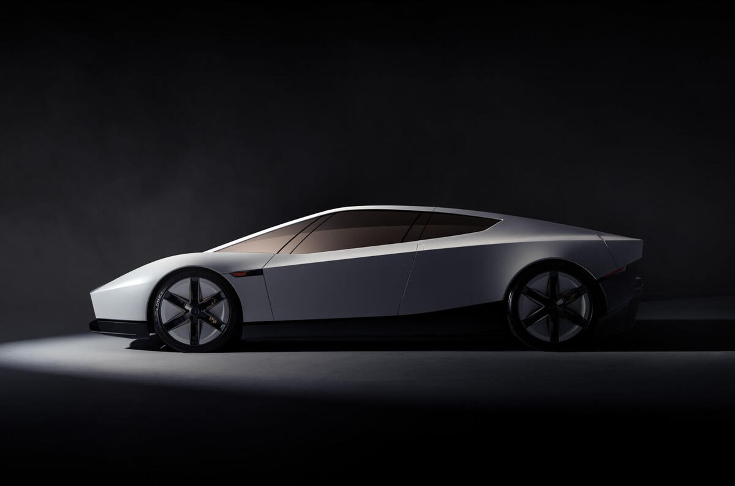 如果更仔細看,會發現車身線條反而更像是 Elon Musk 喜歡的 Lotus Esprit S1。