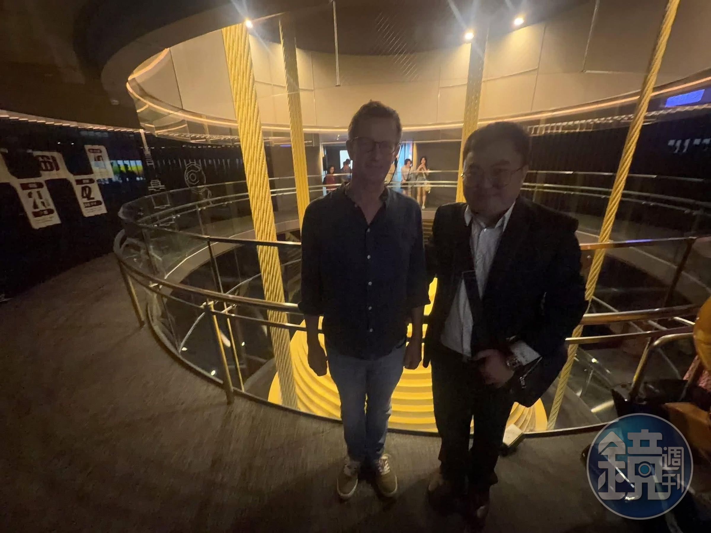 左：「瑞士古柏林寶石鑑定所」（Gübelin Gem Lab）董事總經理丹尼爾·奈菲勒博士（Dr. Daniel Nyfeler）、右：羅彦喆所長