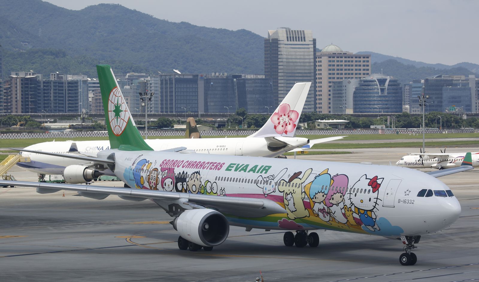 荷包哭了！10/7起機票「燃油附加費」再調升 創今年新高