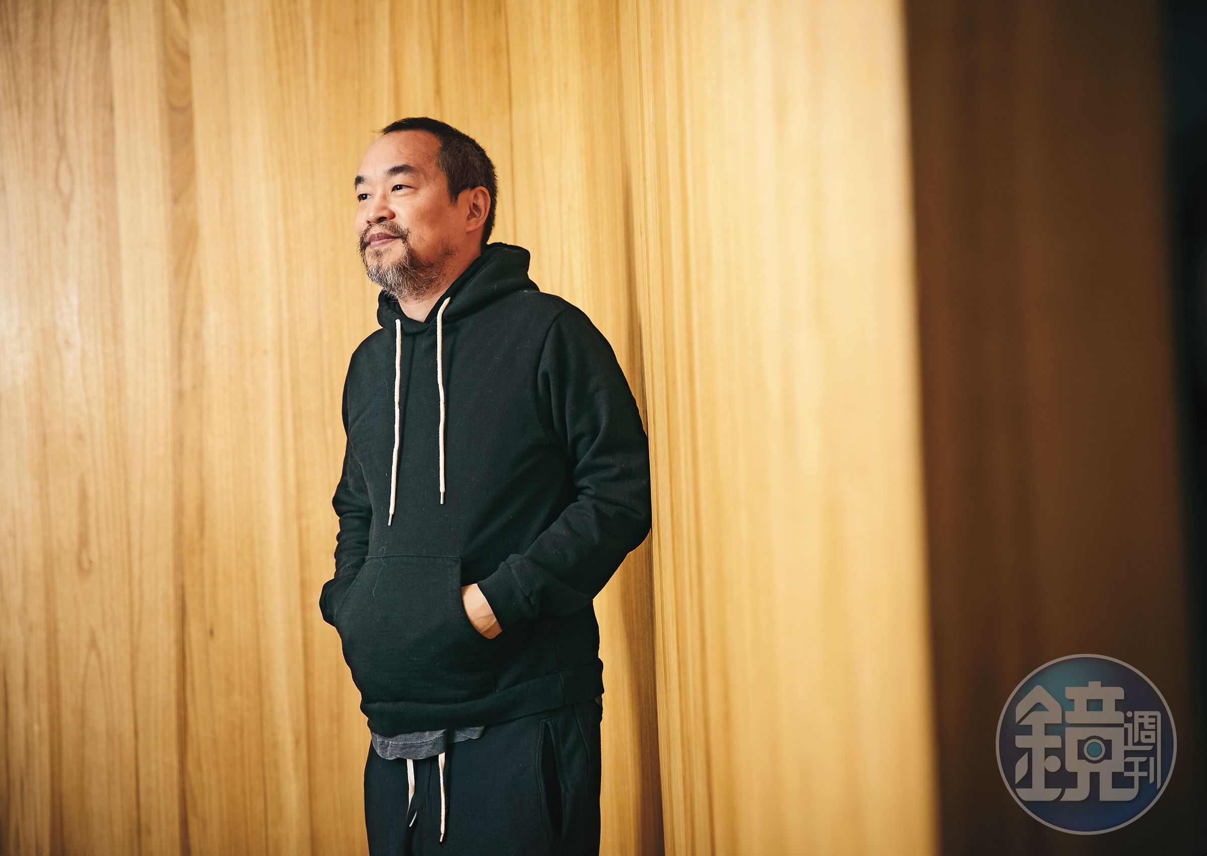 黃立成從藝人改行做商人,新聞曝光也從娛樂版變成財經版。