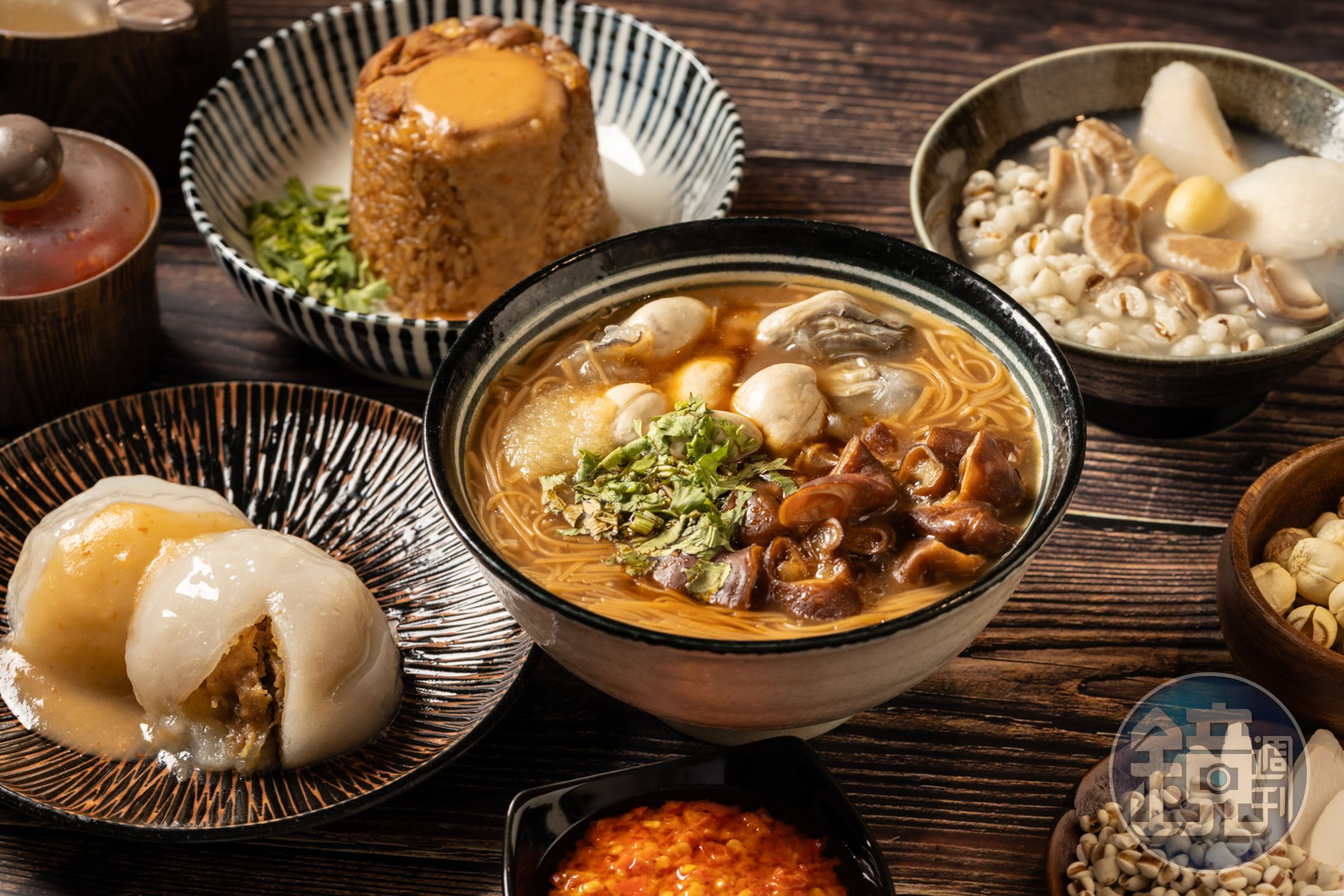 「勝口味」招牌品項是大腸蚵仔麵線，肉圓、米糕和四神湯也是販售數十年的口味。